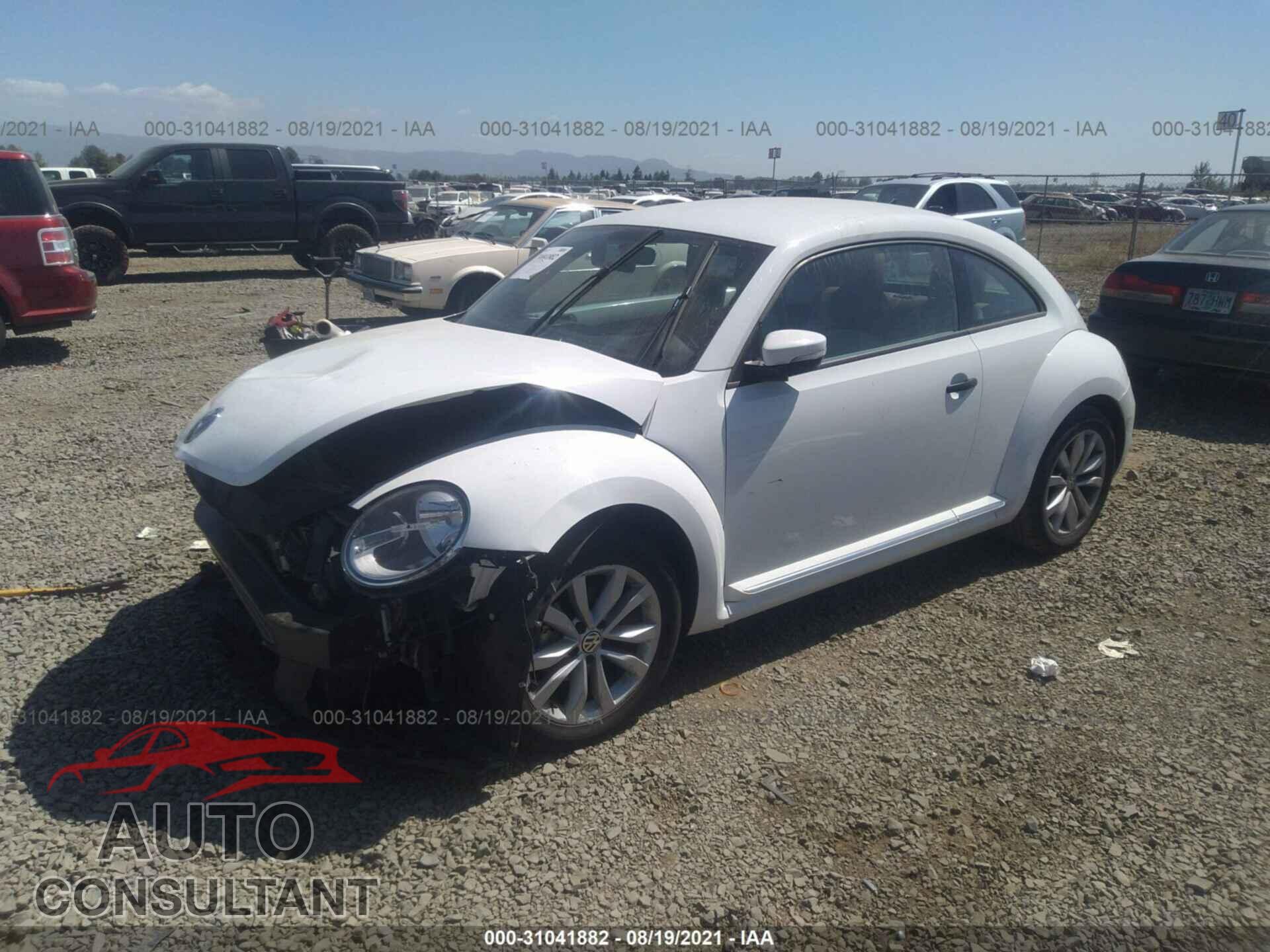 VOLKSWAGEN BEETLE 2017 - 3VWF17AT7HM628183