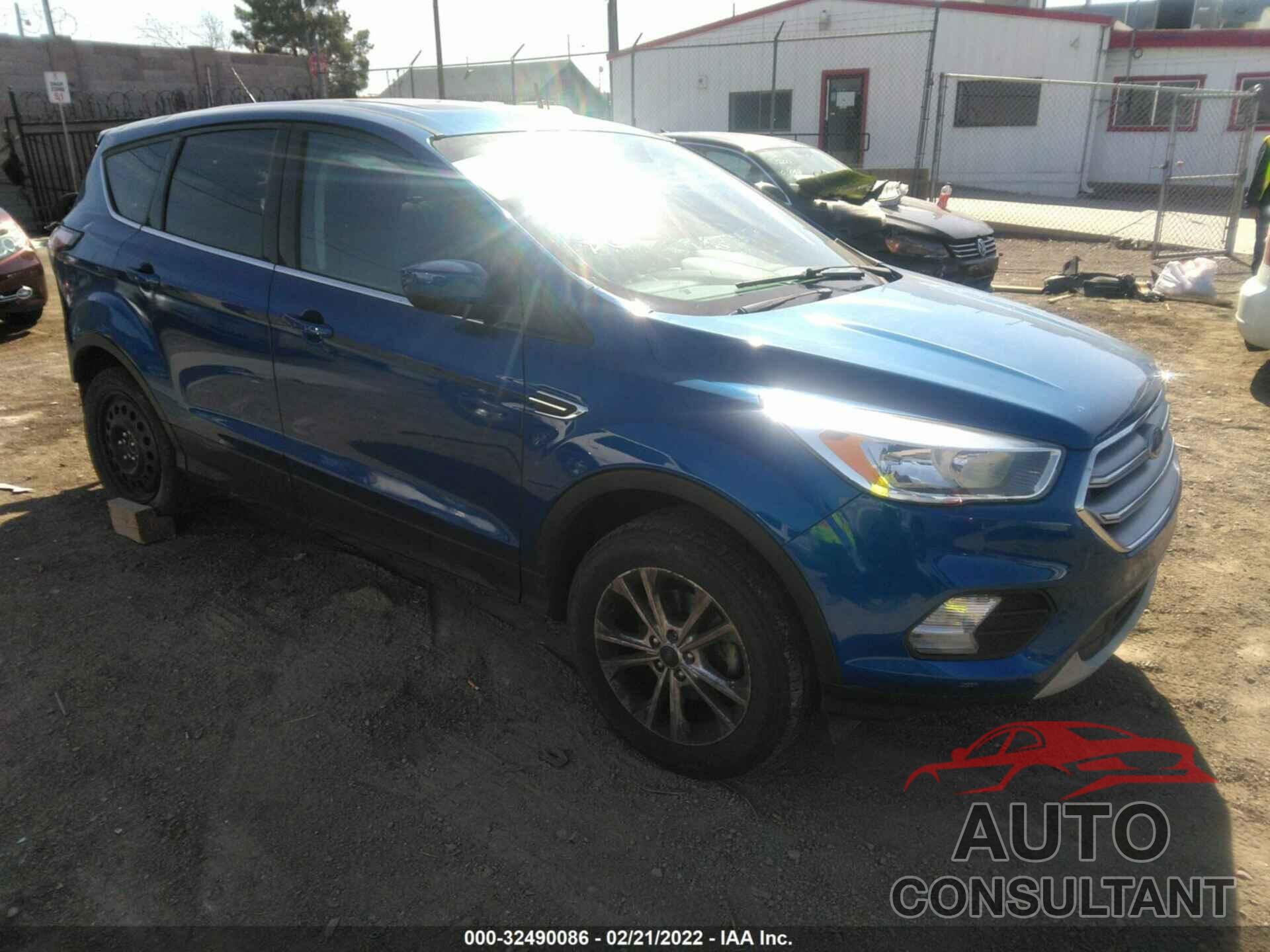FORD ESCAPE 2017 - 1FMCU0GD8HUD52463