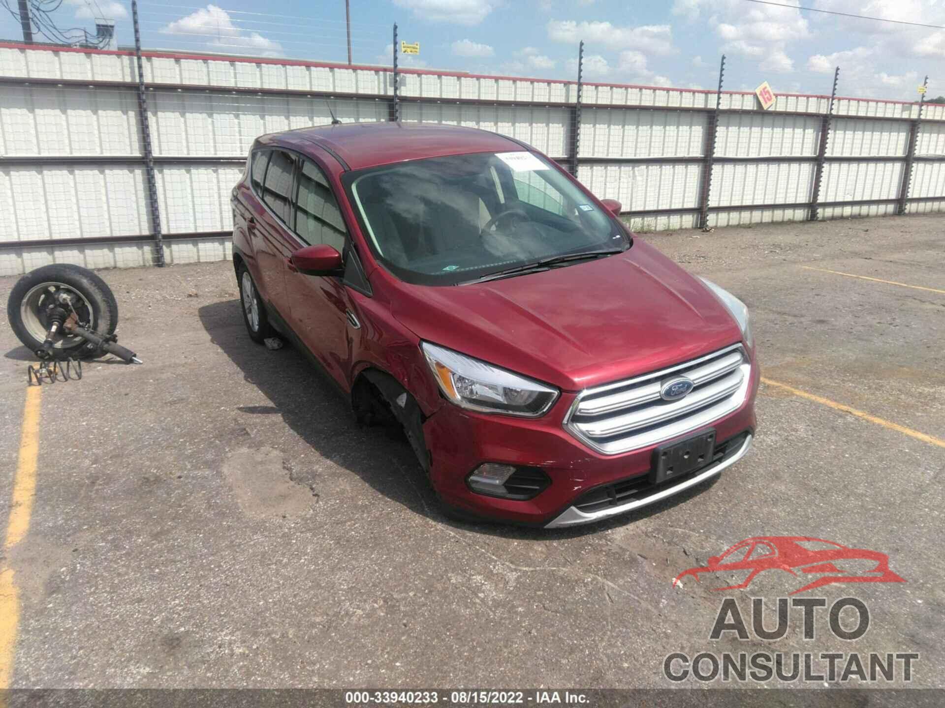 FORD ESCAPE 2017 - 1FMCU0GD2HUC43402