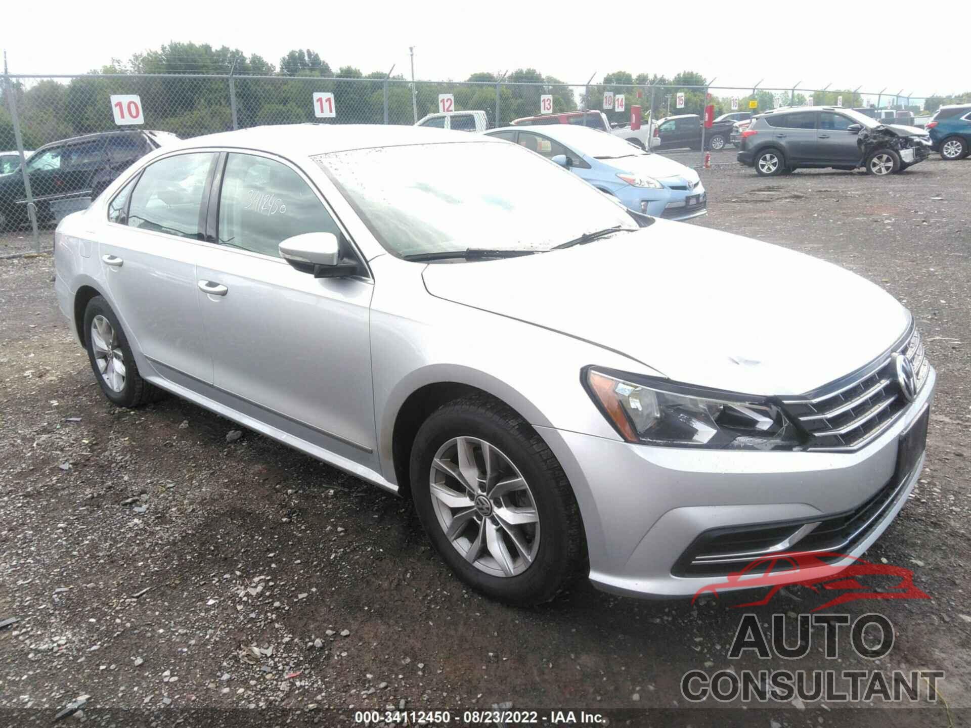 VOLKSWAGEN PASSAT 2016 - 1VWAT7A34GC028256