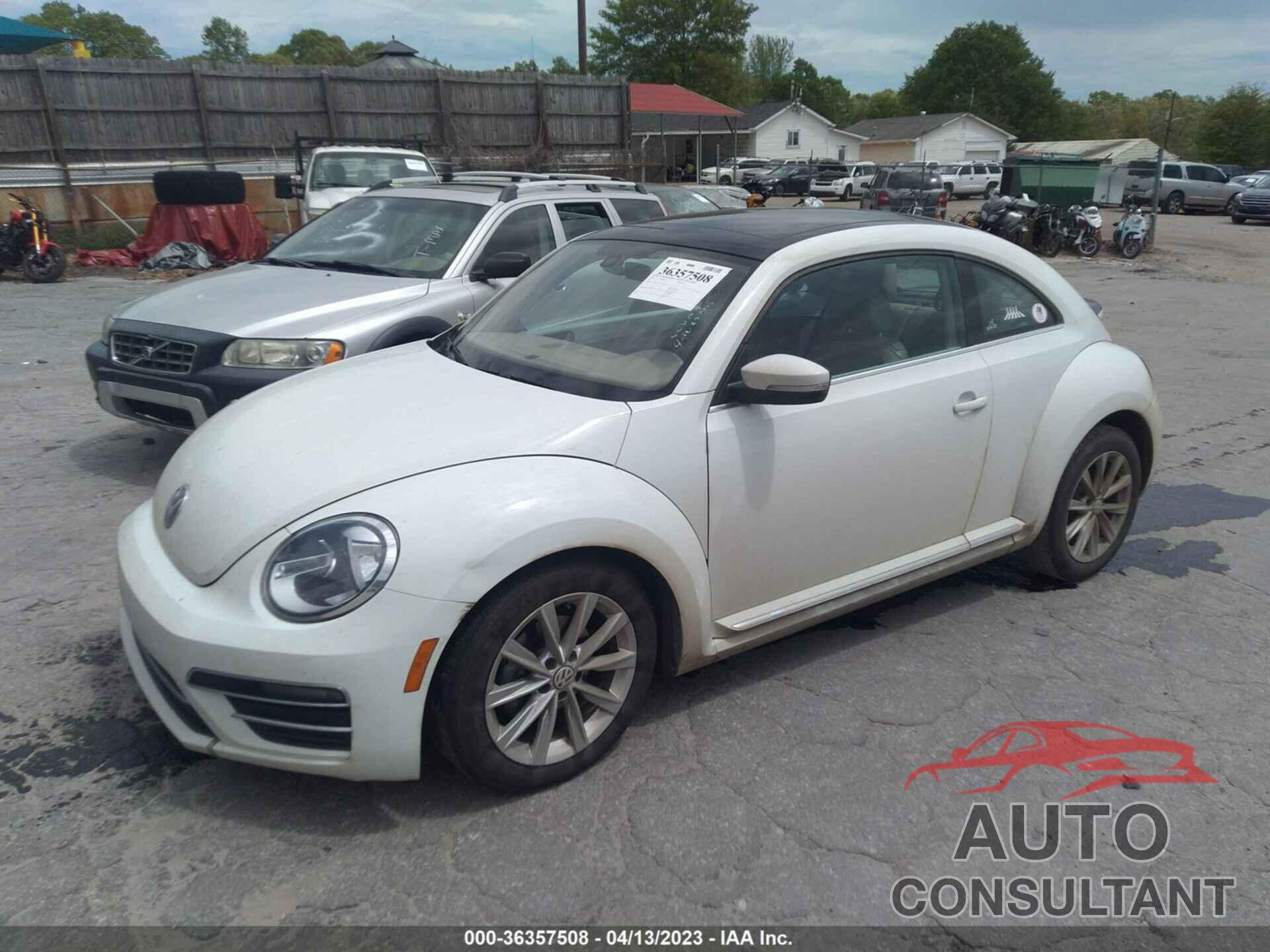 VOLKSWAGEN BEETLE 2018 - 3VWJD7AT2JM708983