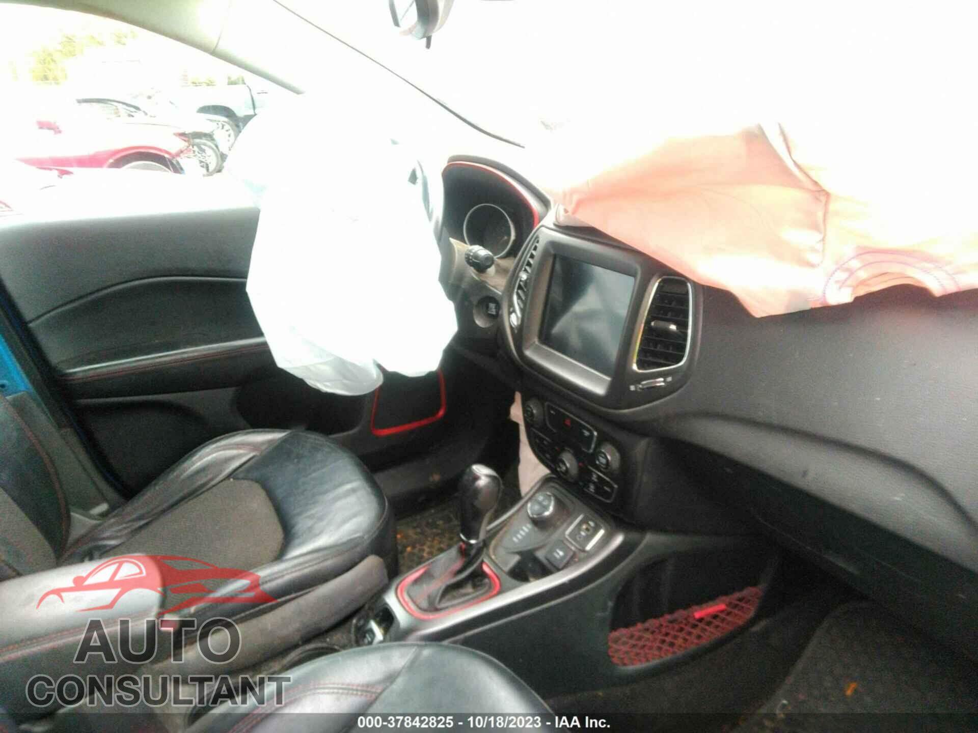 JEEP COMPASS 2018 - 3C4NJDDB4JT198821