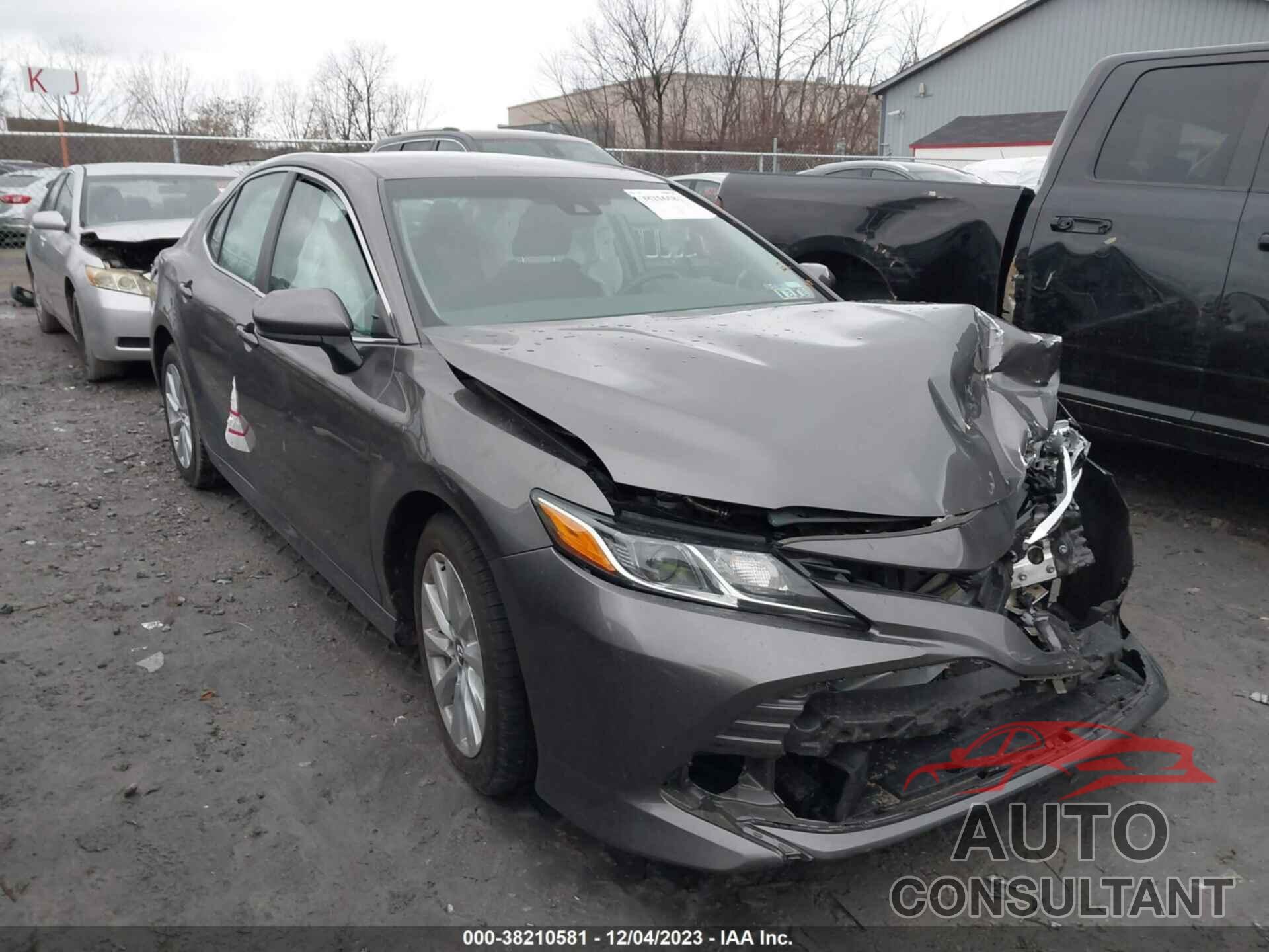 TOYOTA CAMRY 2018 - 4T1B11HK0JU115995