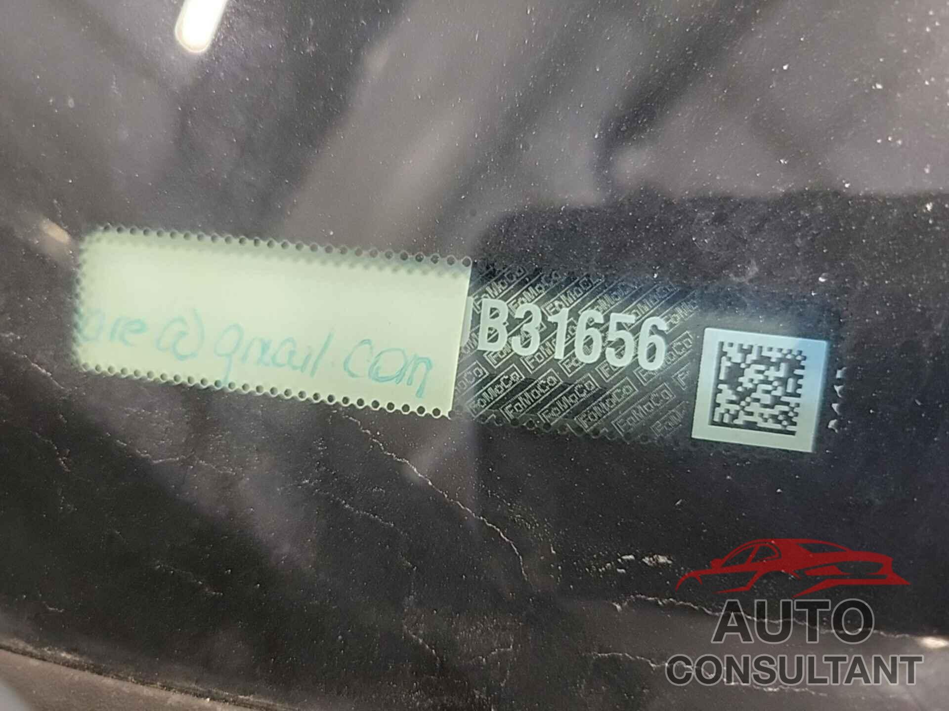 FORD ESCAPE 2018 - 1FMCU0GD2JUB31656