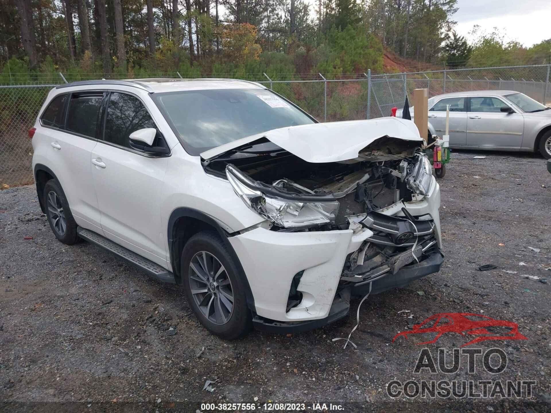 TOYOTA HIGHLANDER 2018 - 5TDKZRFH0JS538745