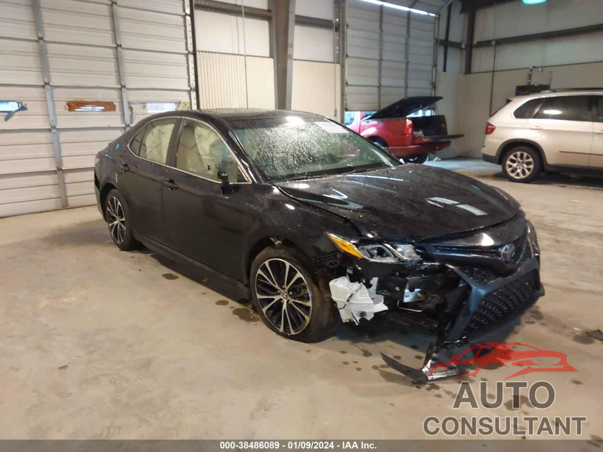 TOYOTA CAMRY 2018 - JTNB11HKXJ3003856