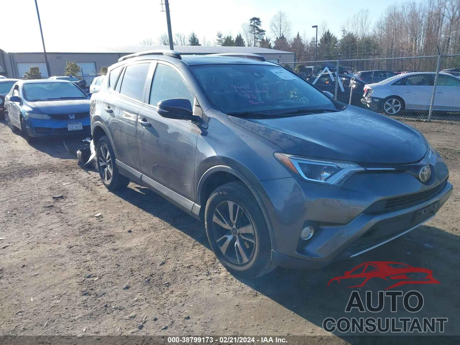 TOYOTA RAV4 2017 - JTMRFREV1HD203367