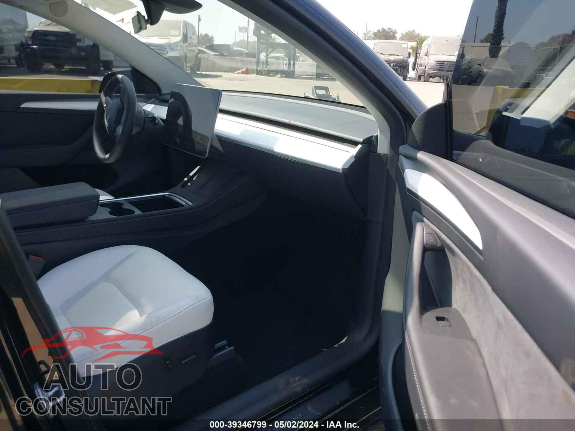 TESLA MODEL Y 2024 - 7SAYGDED1RF033785