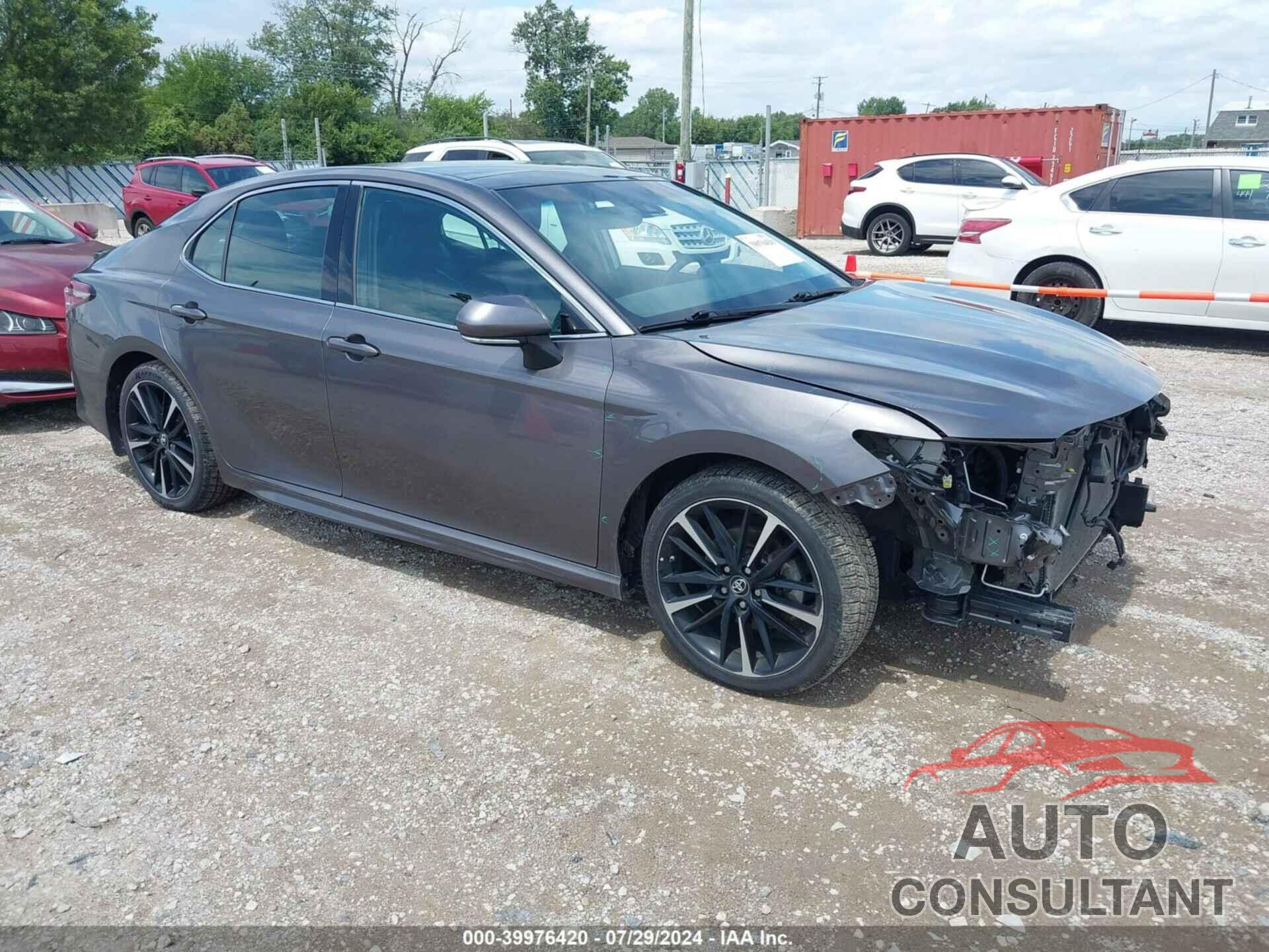 TOYOTA CAMRY 2018 - 4T1B61HK3JU105365