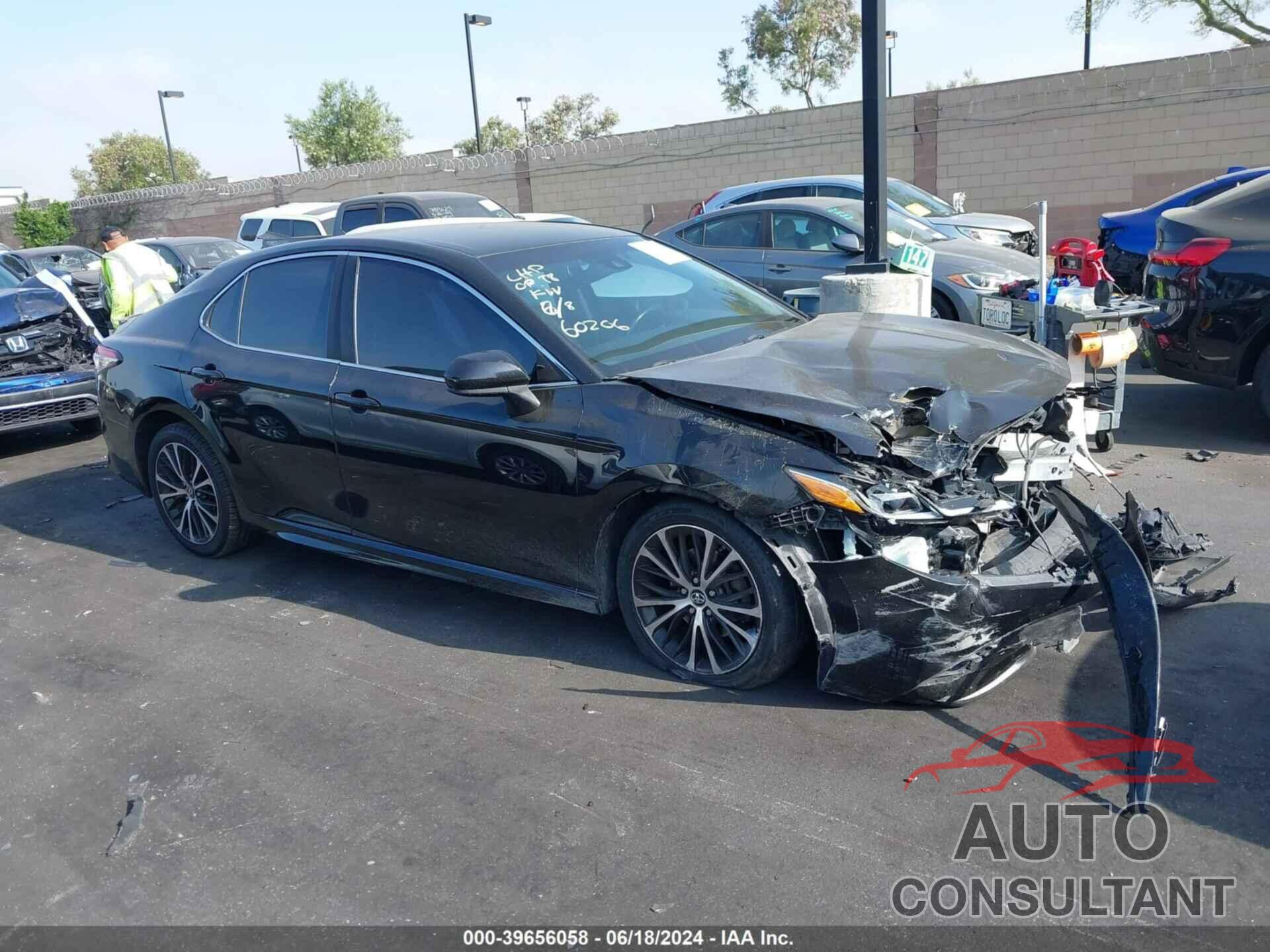 TOYOTA CAMRY 2018 - 4T1B11HK6JU088916