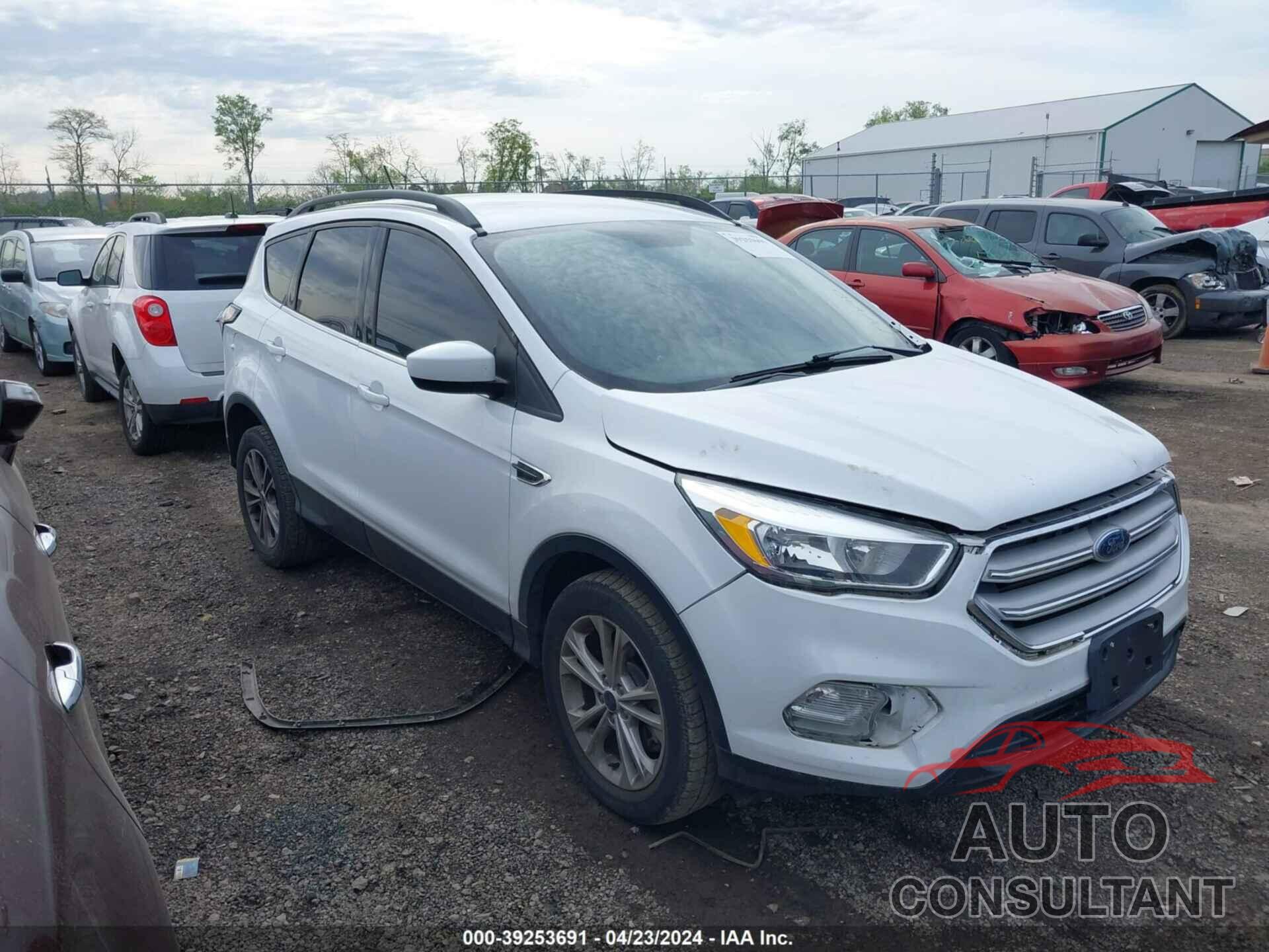 FORD ESCAPE 2018 - 1FMCU9GD0JUB37105