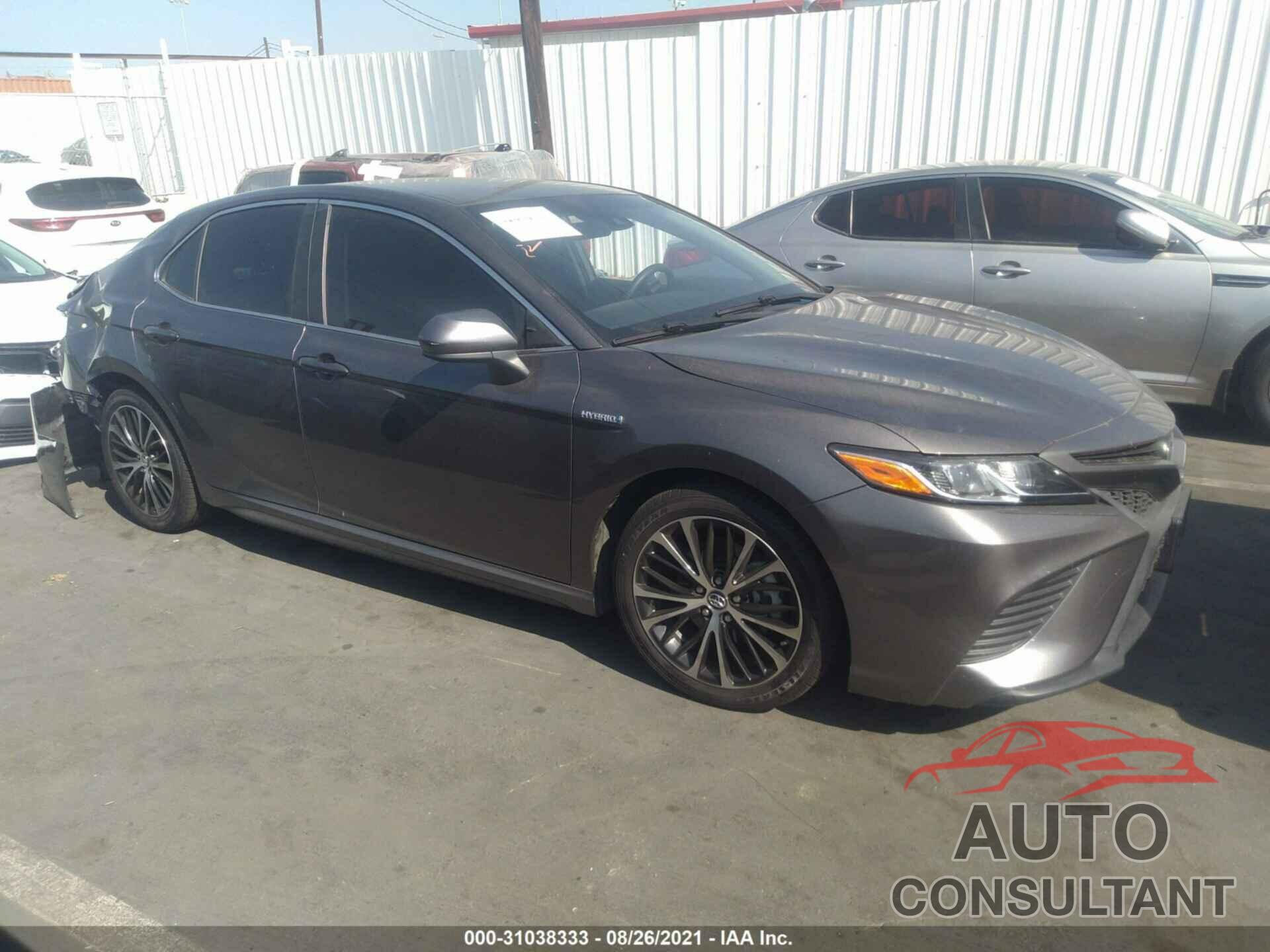 TOYOTA CAMRY 2018 - 4T1B21HK6JU003960