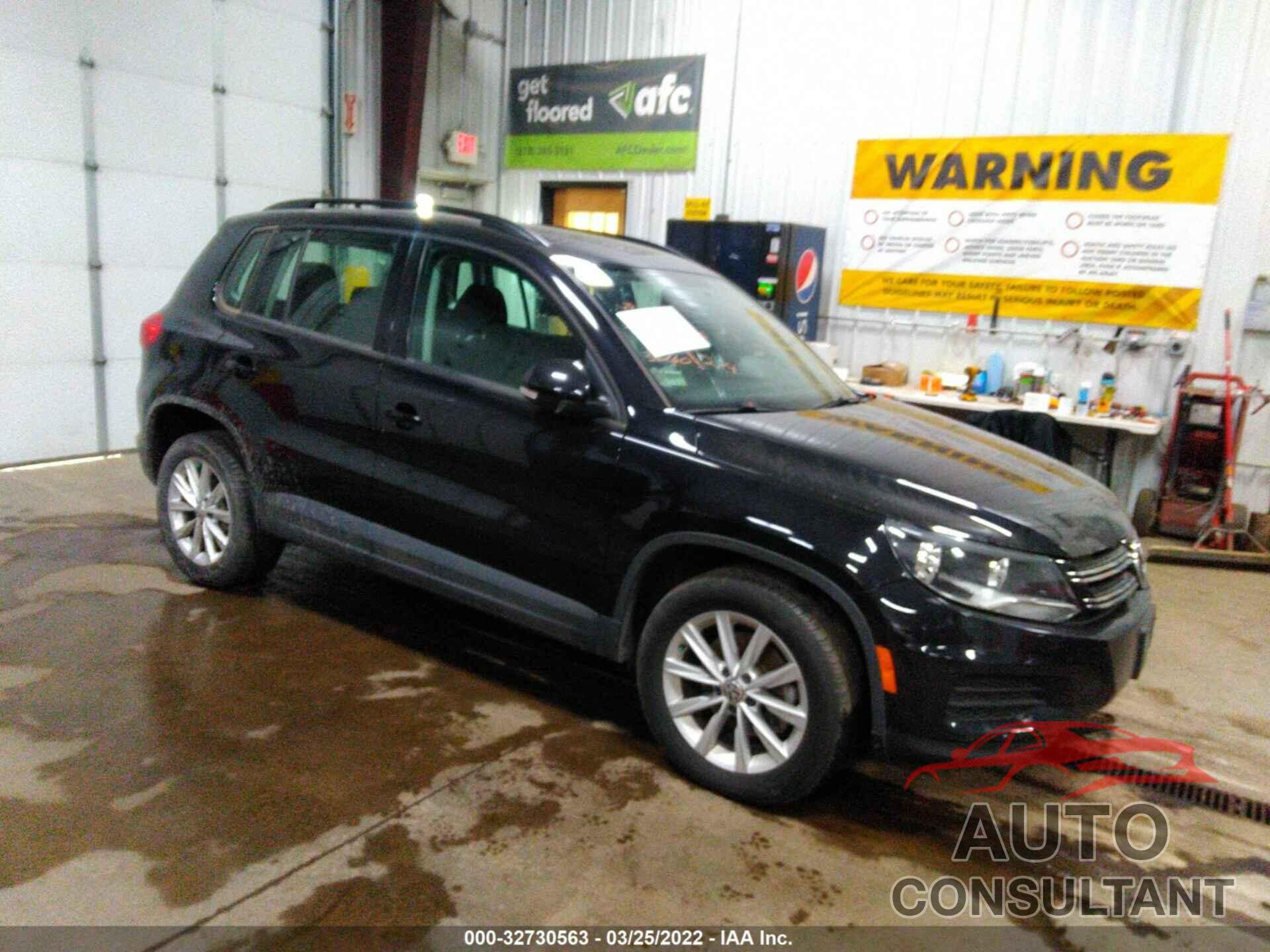 VOLKSWAGEN TIGUAN LIMITED 2018 - WVGBV7AXXJK003696