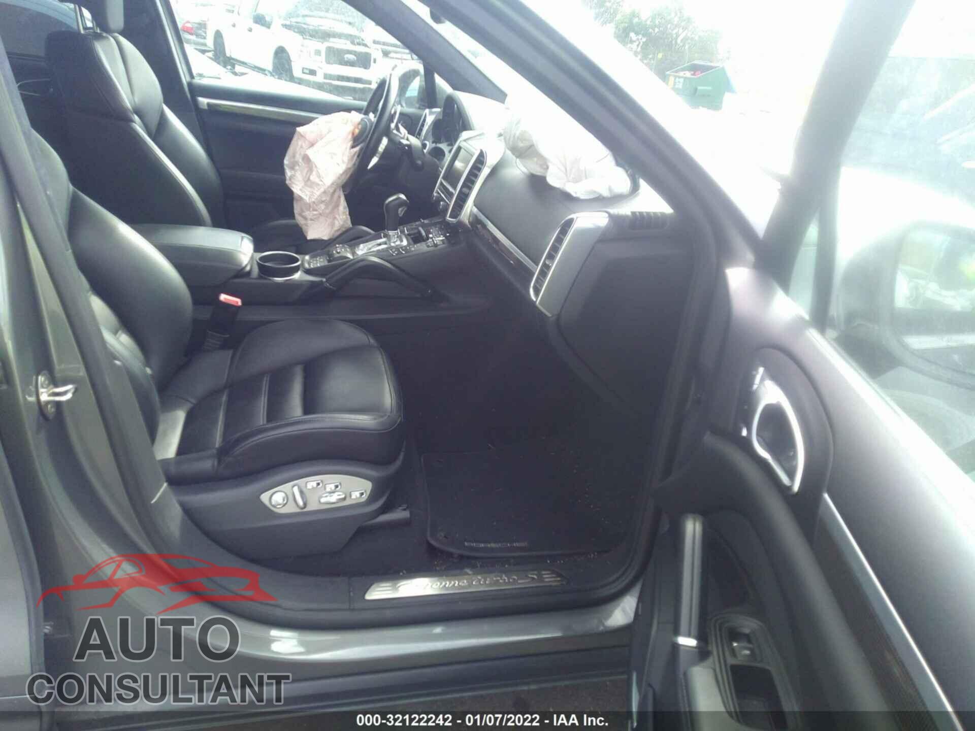 PORSCHE CAYENNE 2016 - WP1AC2A27GLA85191