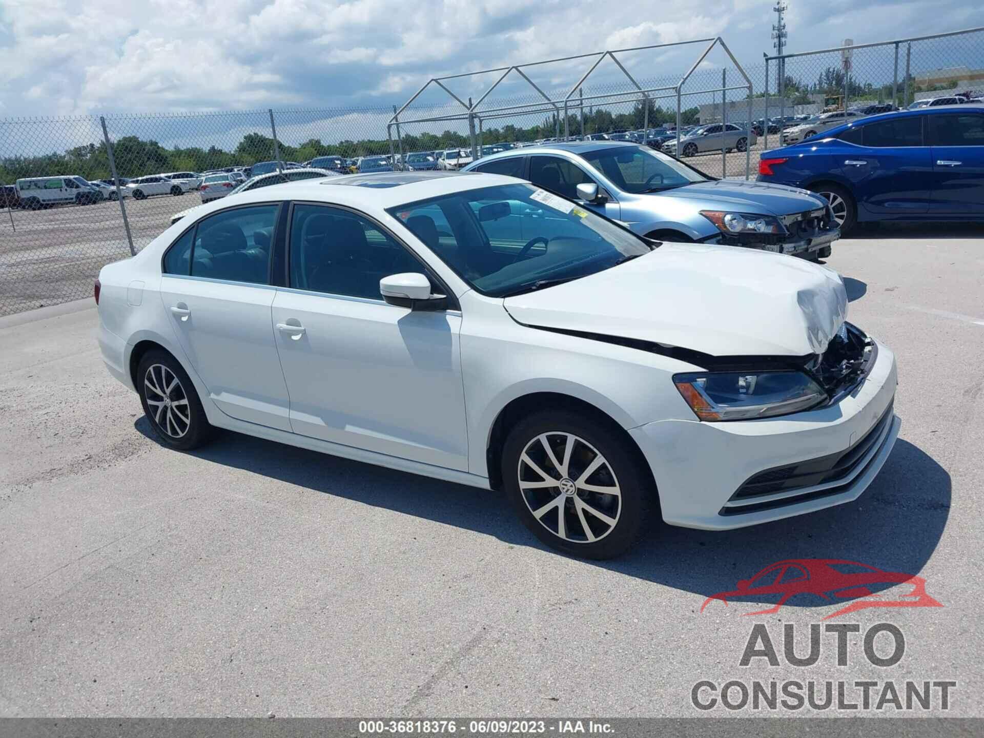VOLKSWAGEN JETTA 2018 - 3VWDB7AJ1JM226636