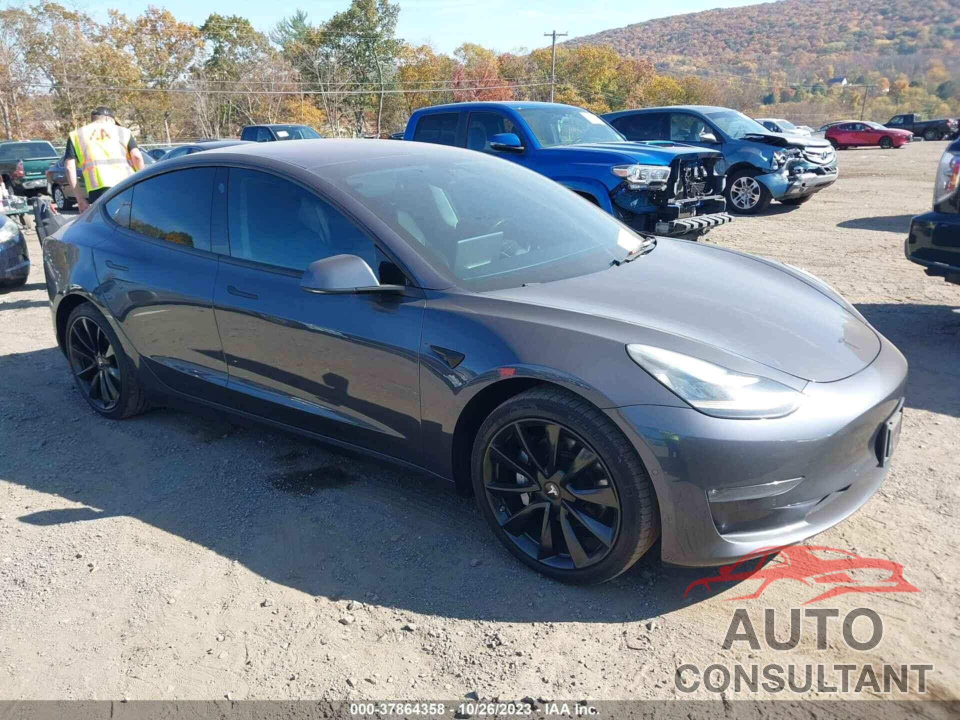 TESLA MODEL 3 2018 - 5YJ3E1EB0JF121144