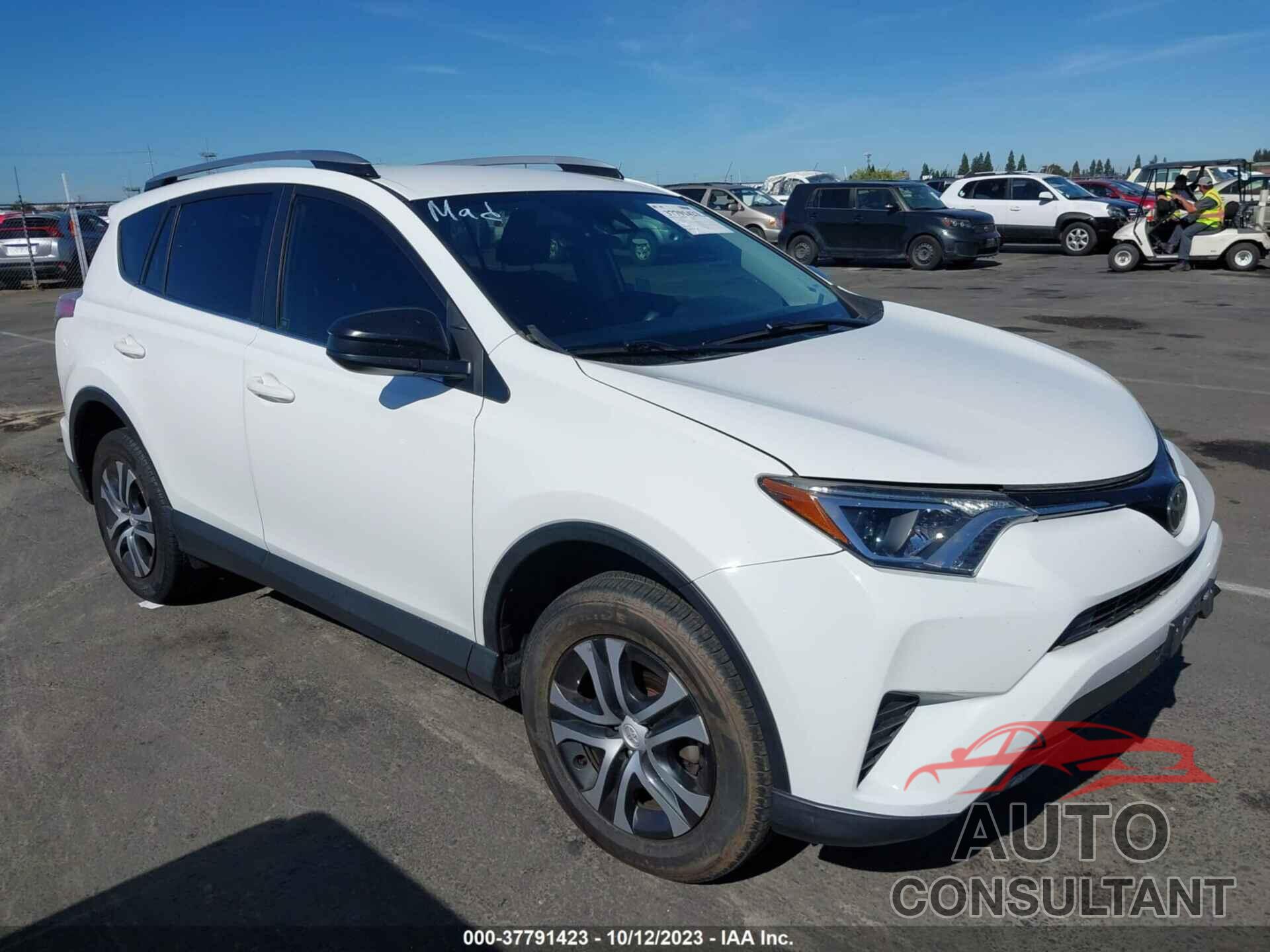 TOYOTA RAV4 2017 - JTMZFREV7HJ109351