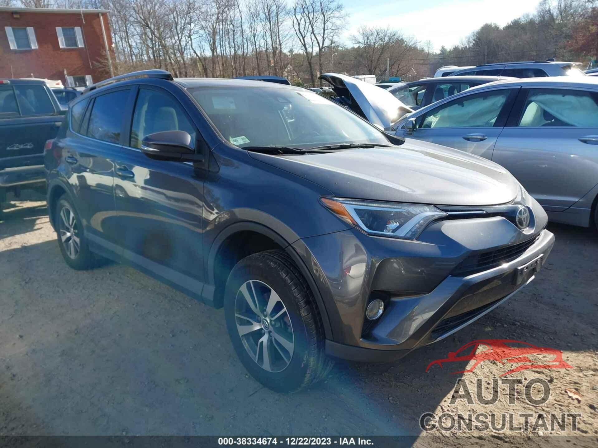 TOYOTA RAV4 2017 - JTMRFREV8HD202460