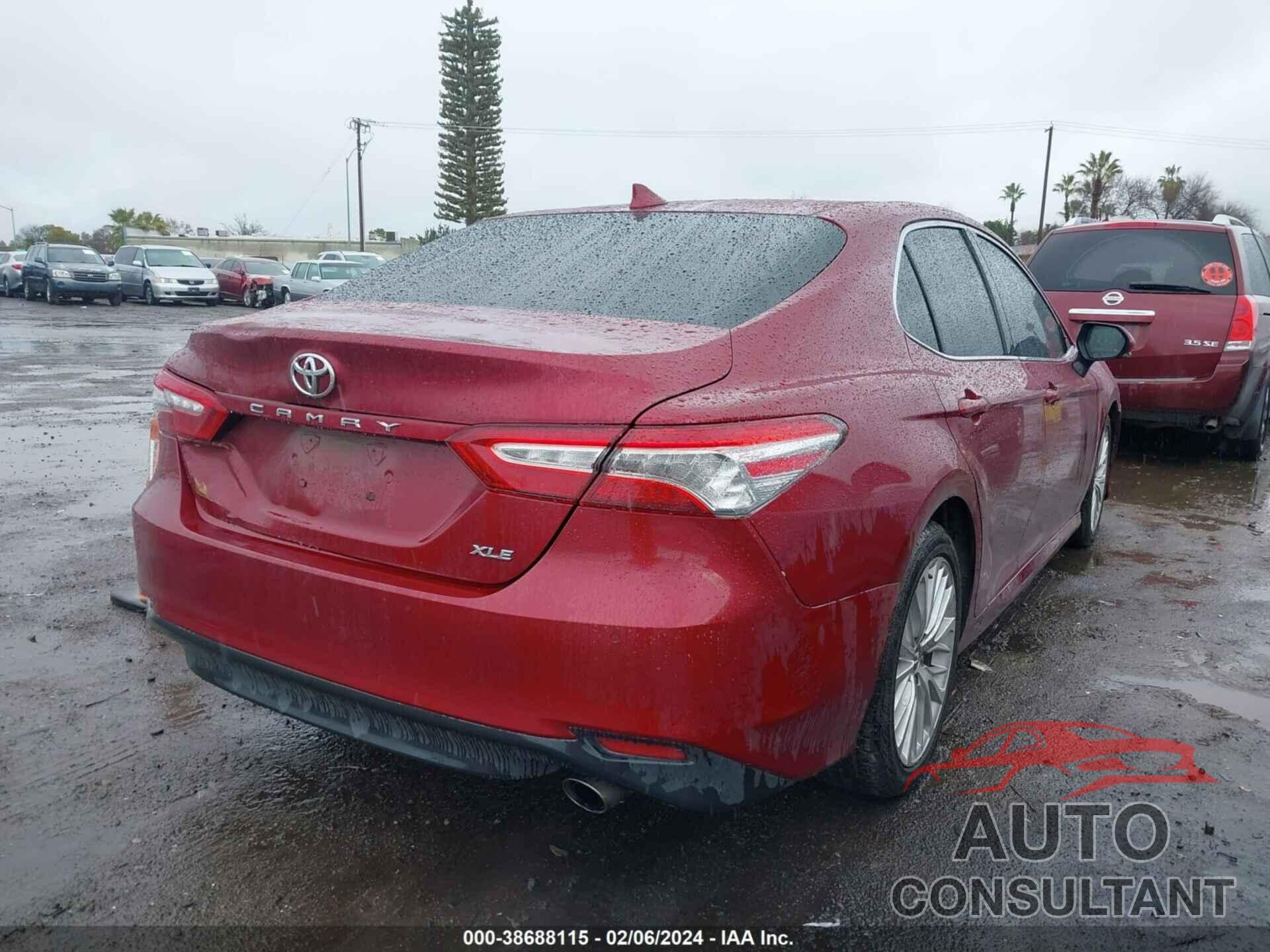 TOYOTA CAMRY 2018 - 4T1B11HK0JU504586