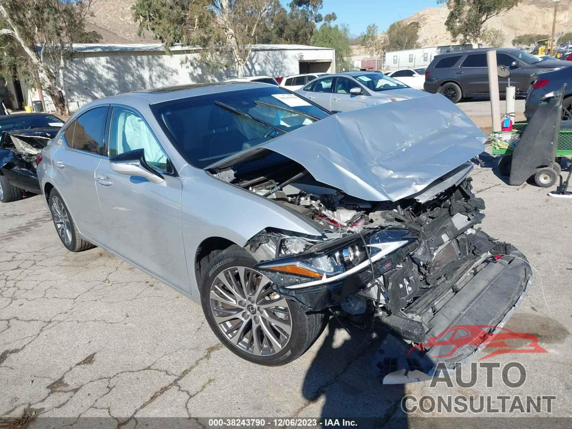 LEXUS ES 300H 2019 - JTHB21B13K2023096