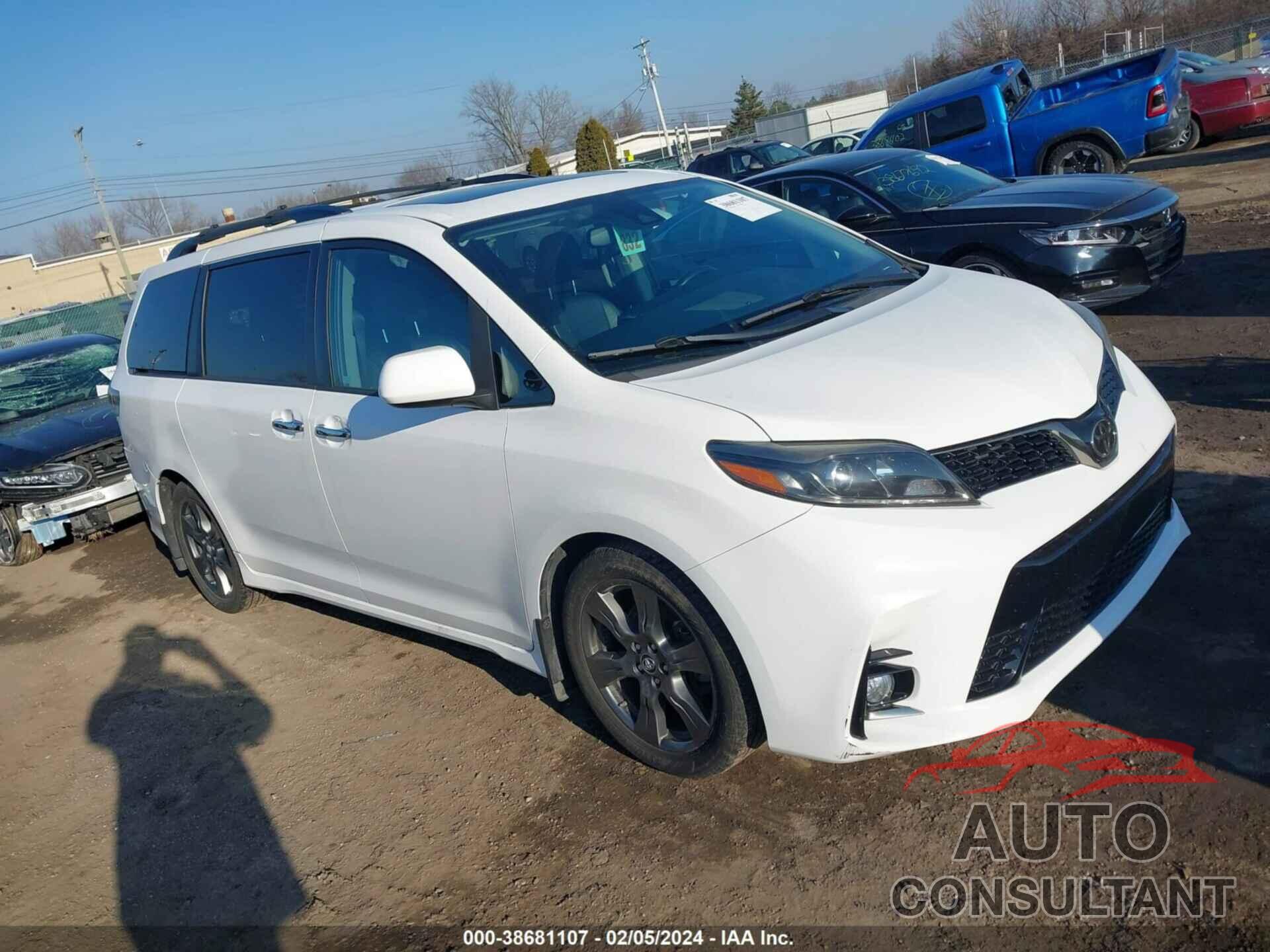 TOYOTA SIENNA 2018 - 5TDXZ3DC8JS903988