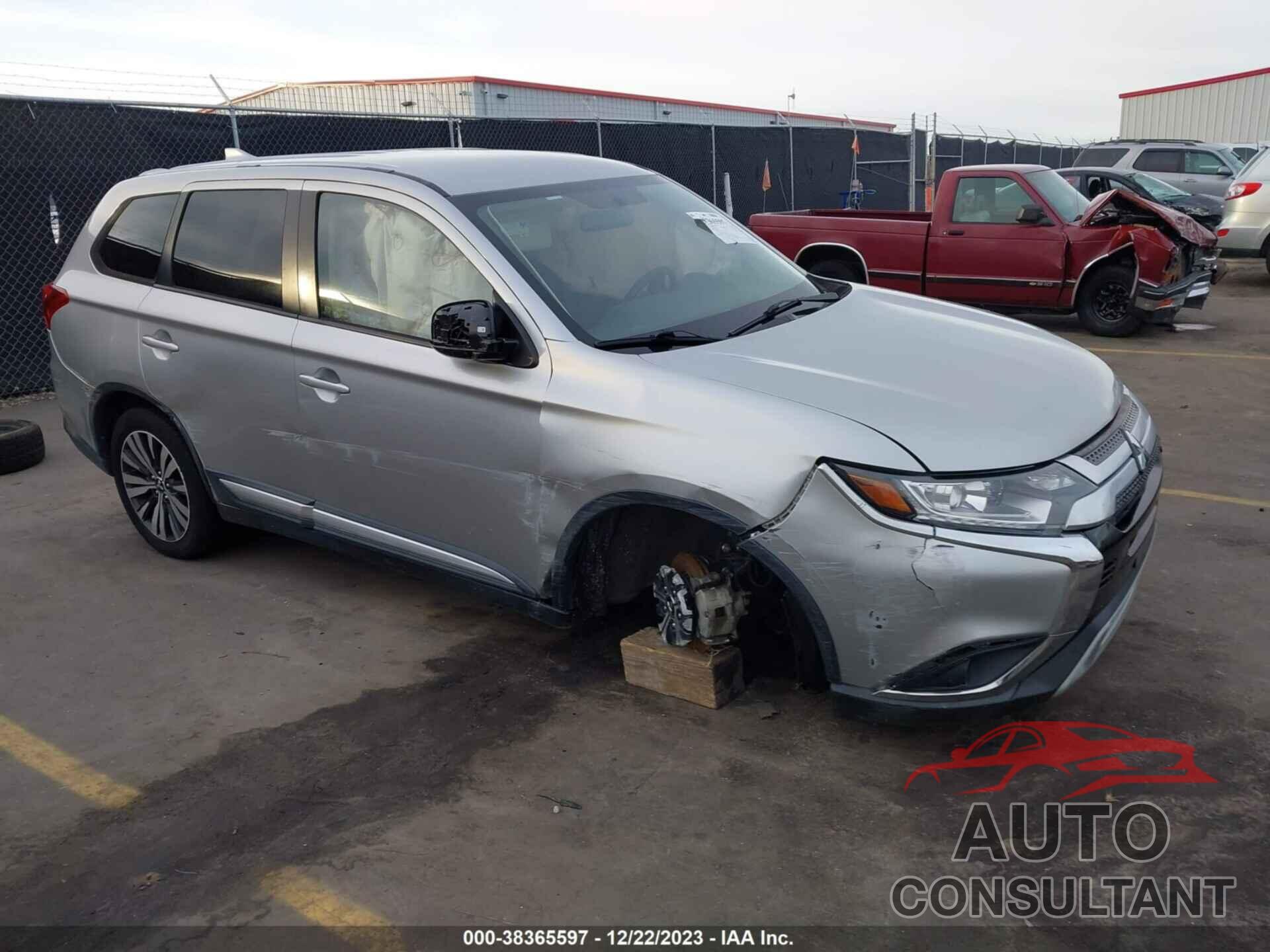 MITSUBISHI OUTLANDER 2019 - JA4AD2A35KZ005135