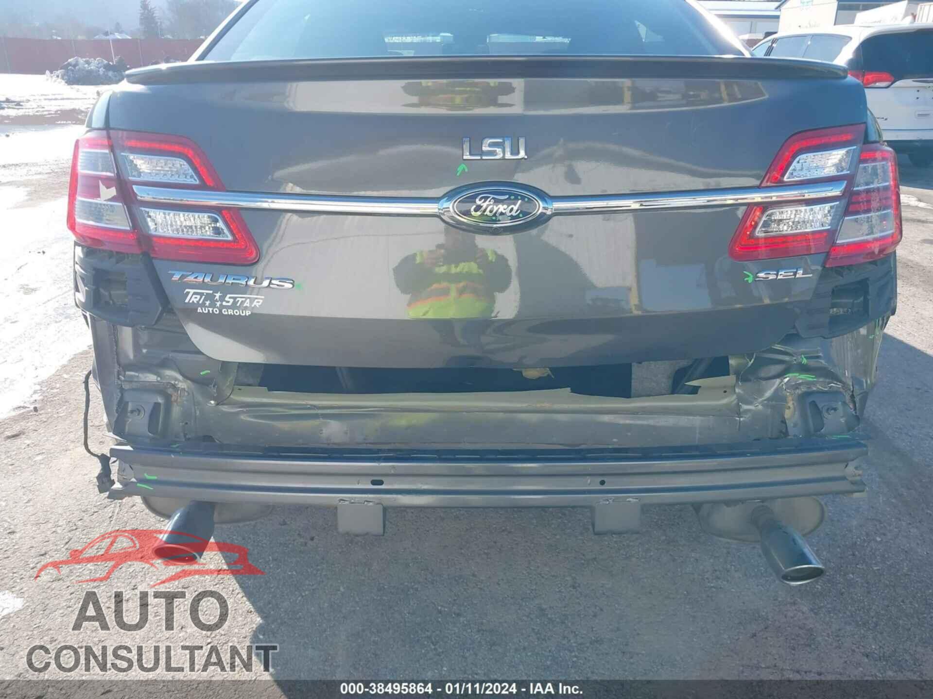FORD TAURUS 2018 - 1FAHP2E80JG100929