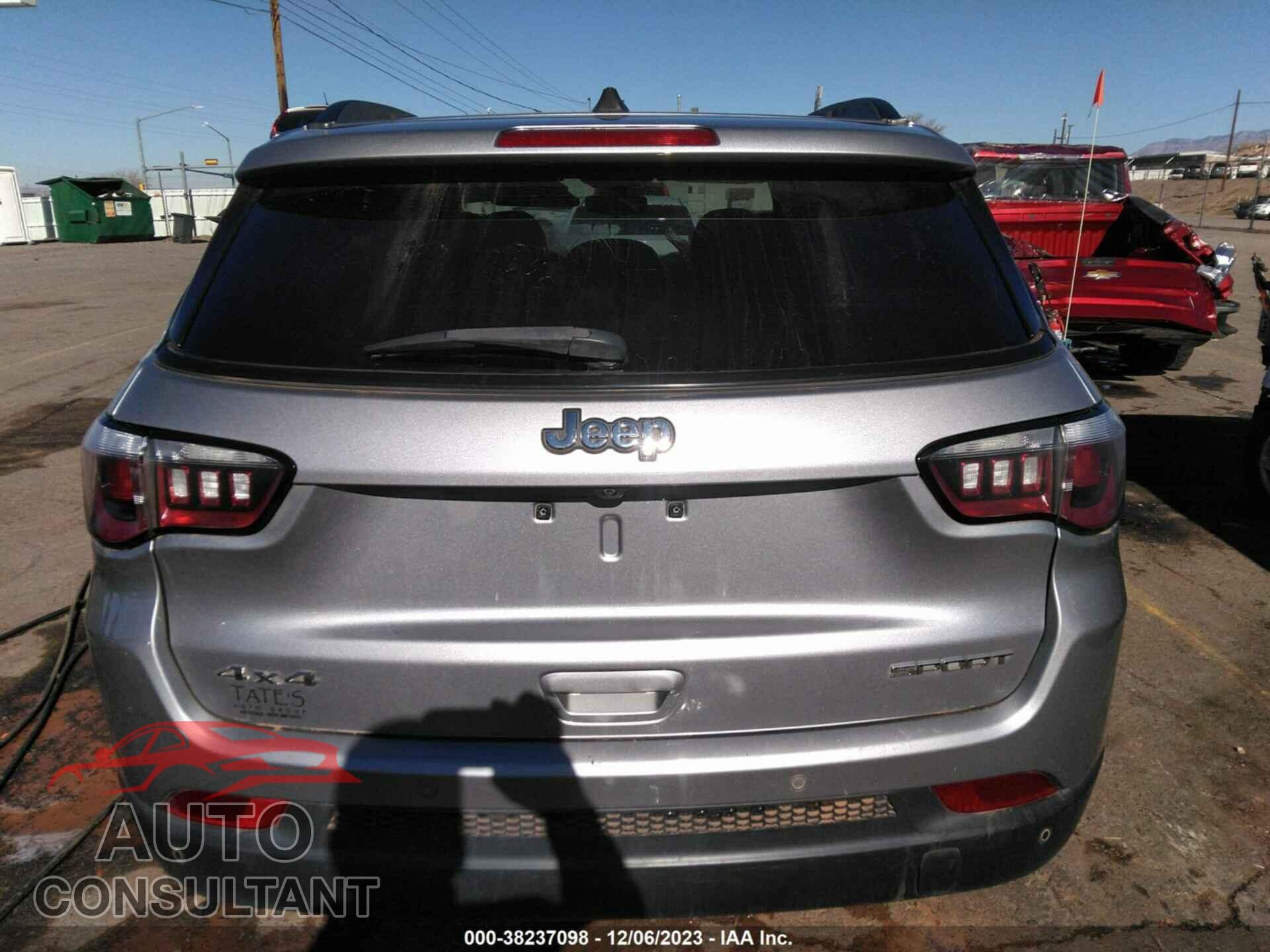 JEEP COMPASS 2018 - 3C4NJDAB5JT112646