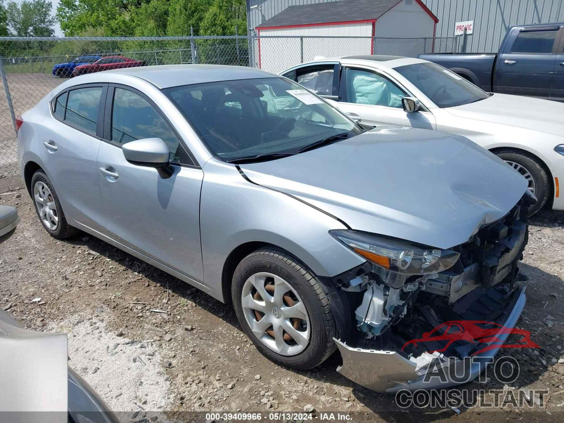 MAZDA MAZDA3 2018 - 3MZBN1U77JM254176