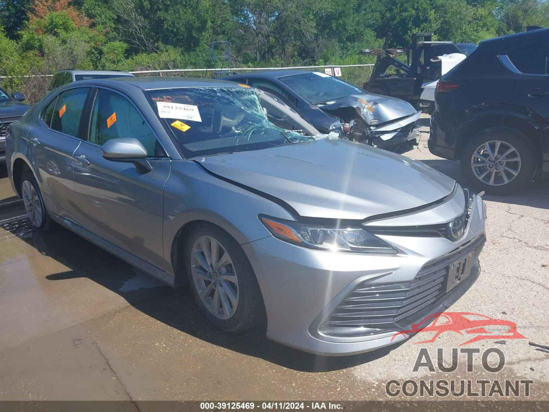 TOYOTA CAMRY 2022 - 4T1C11AK9NU648075
