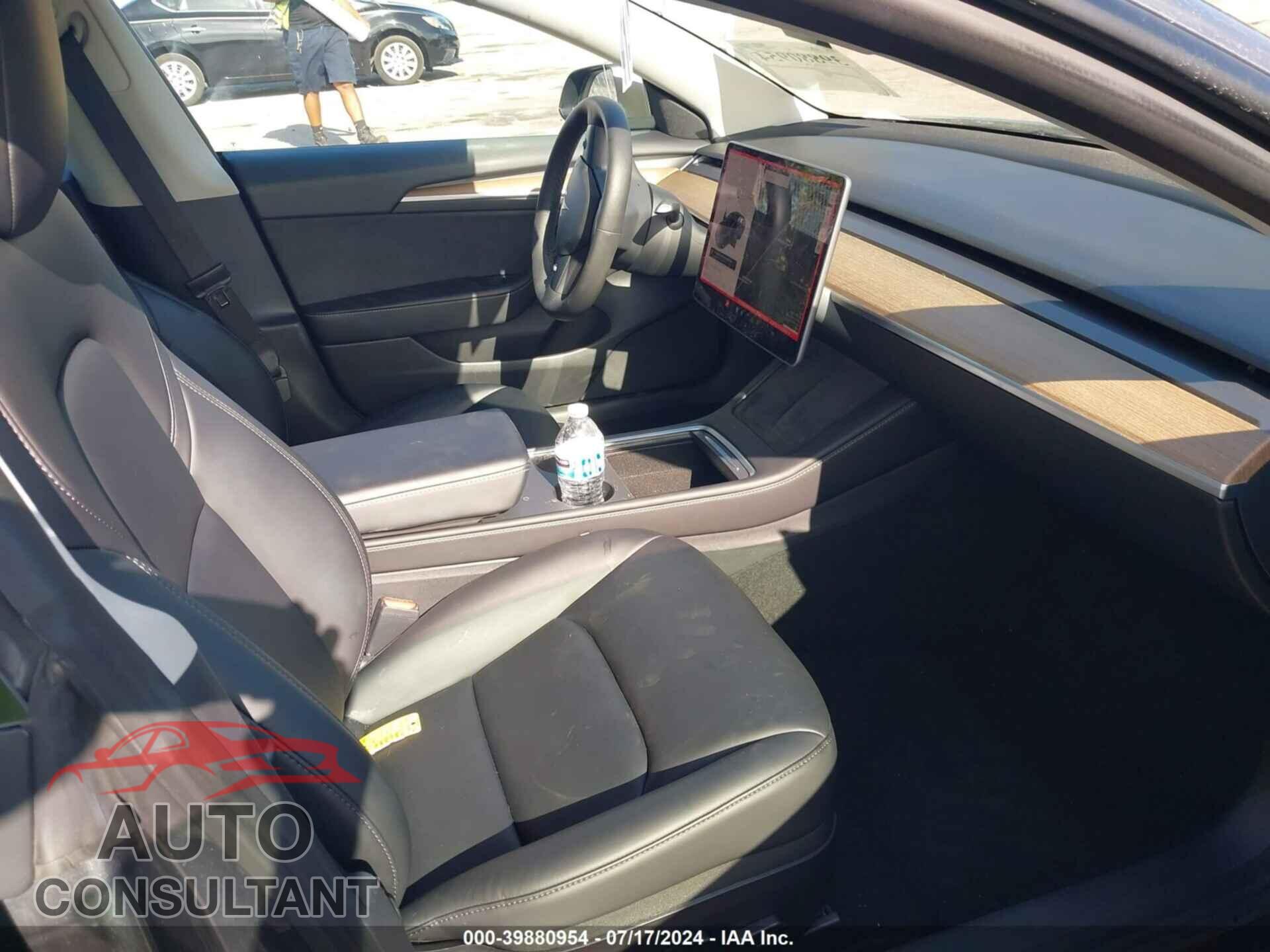 TESLA MODEL 3 2021 - 5YJ3E1EA1MF096167