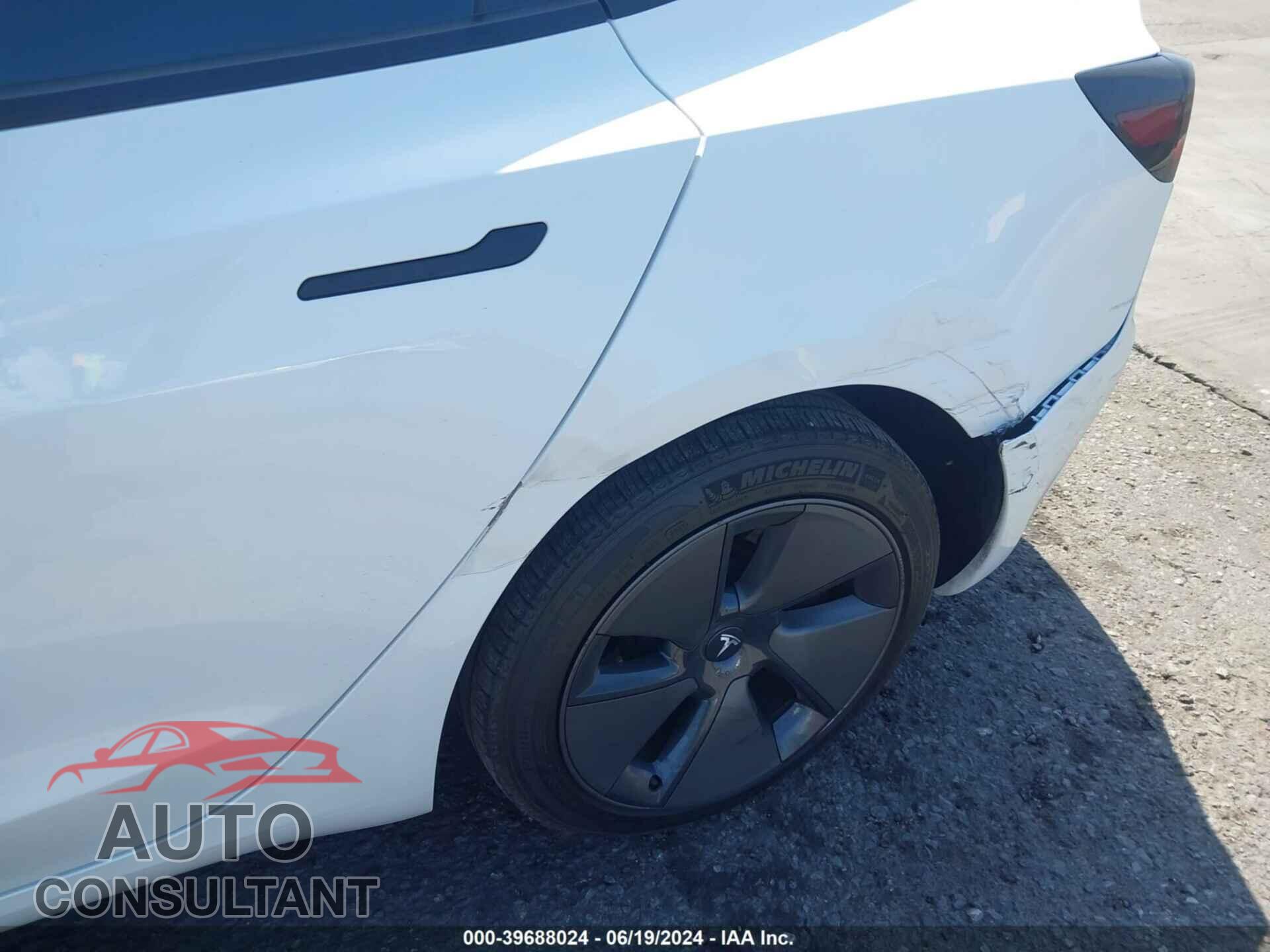 TESLA MODEL 3 2021 - 5YJ3E1EA5MF071126