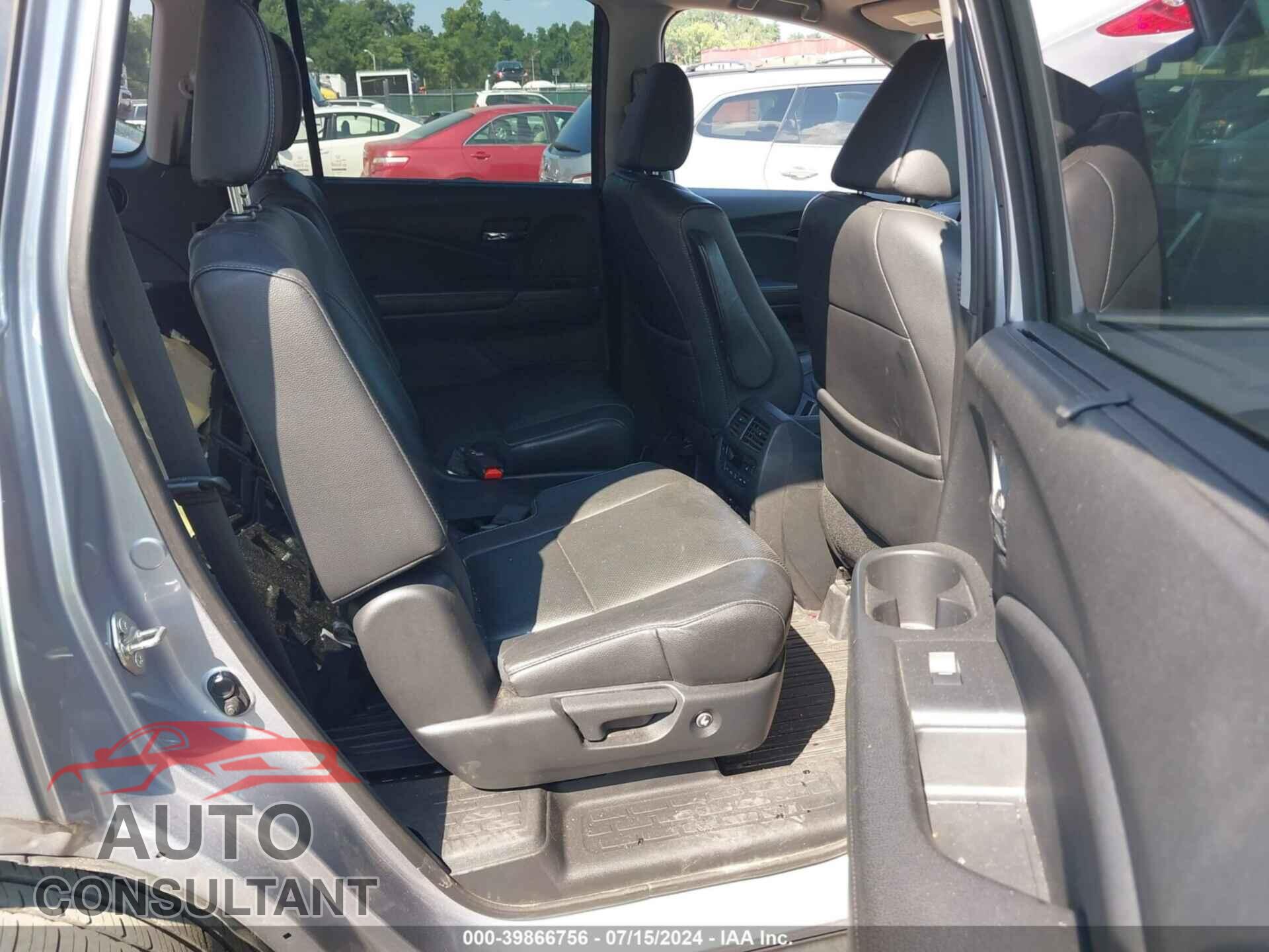 HONDA PILOT 2017 - 5FNYF6H09HB048795
