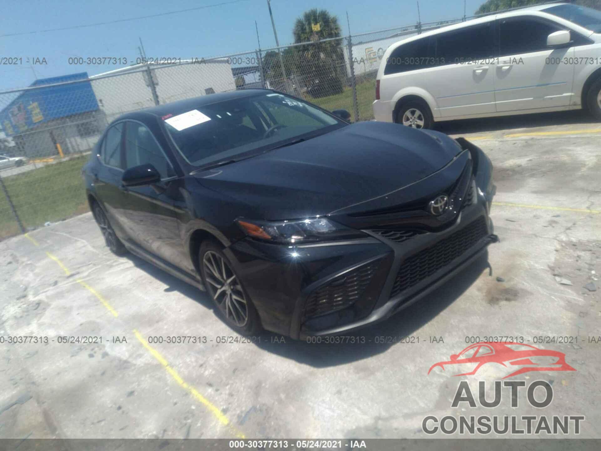 TOYOTA CAMRY 2021 - 4T1G11AK5MU555957