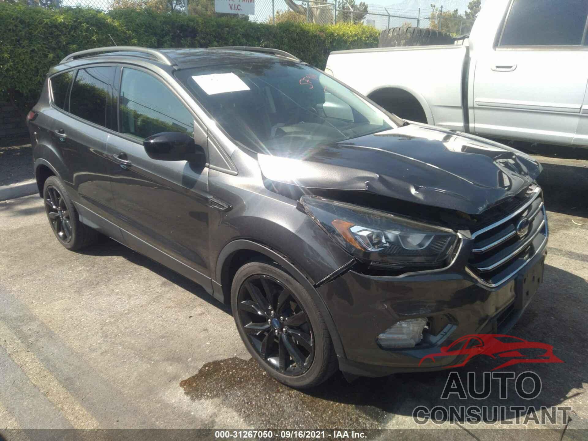 FORD ESCAPE 2017 - 1FMCU0GD5HUC67211