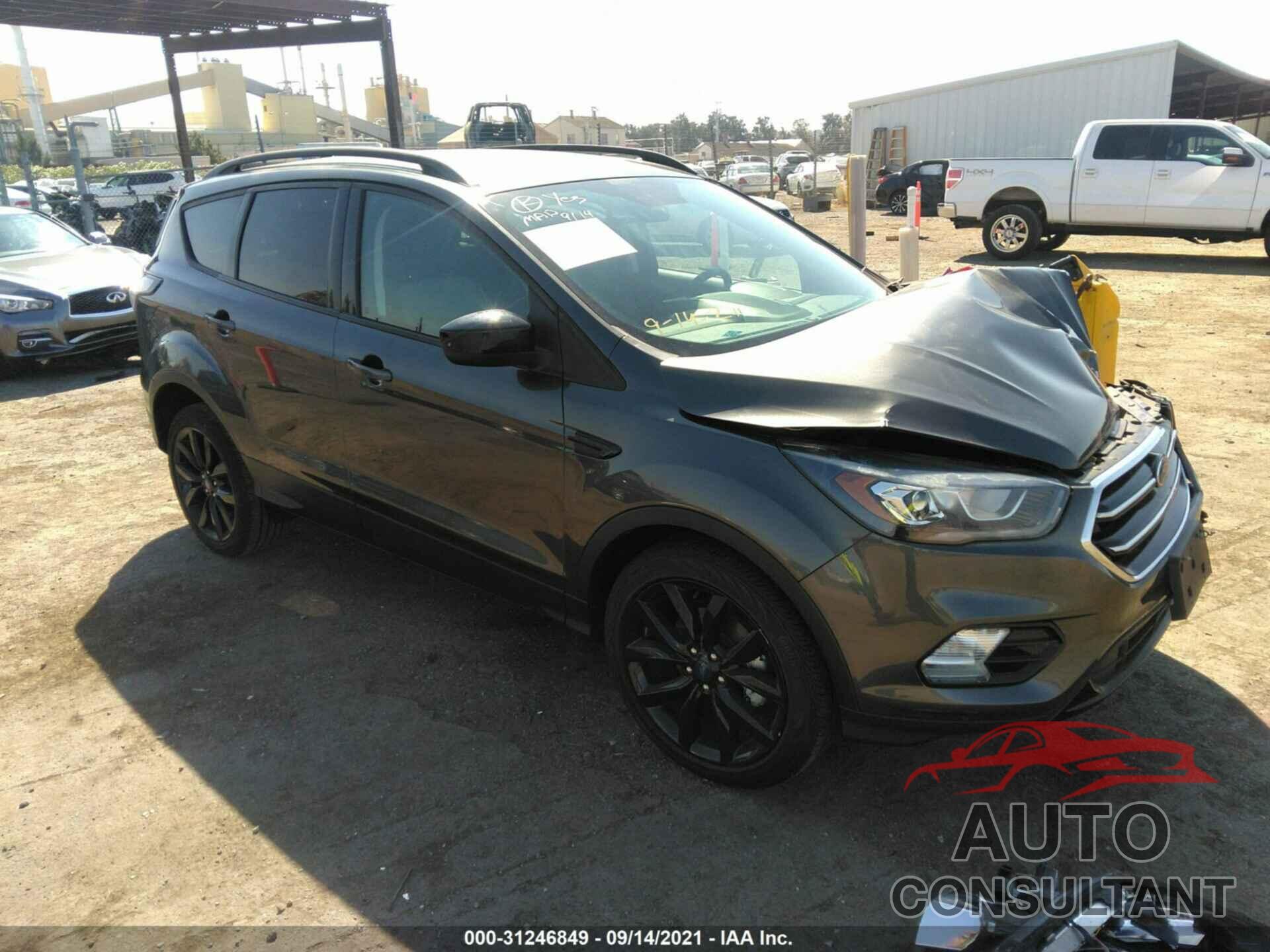 FORD ESCAPE 2018 - 1FMCU0GD2JUC19588