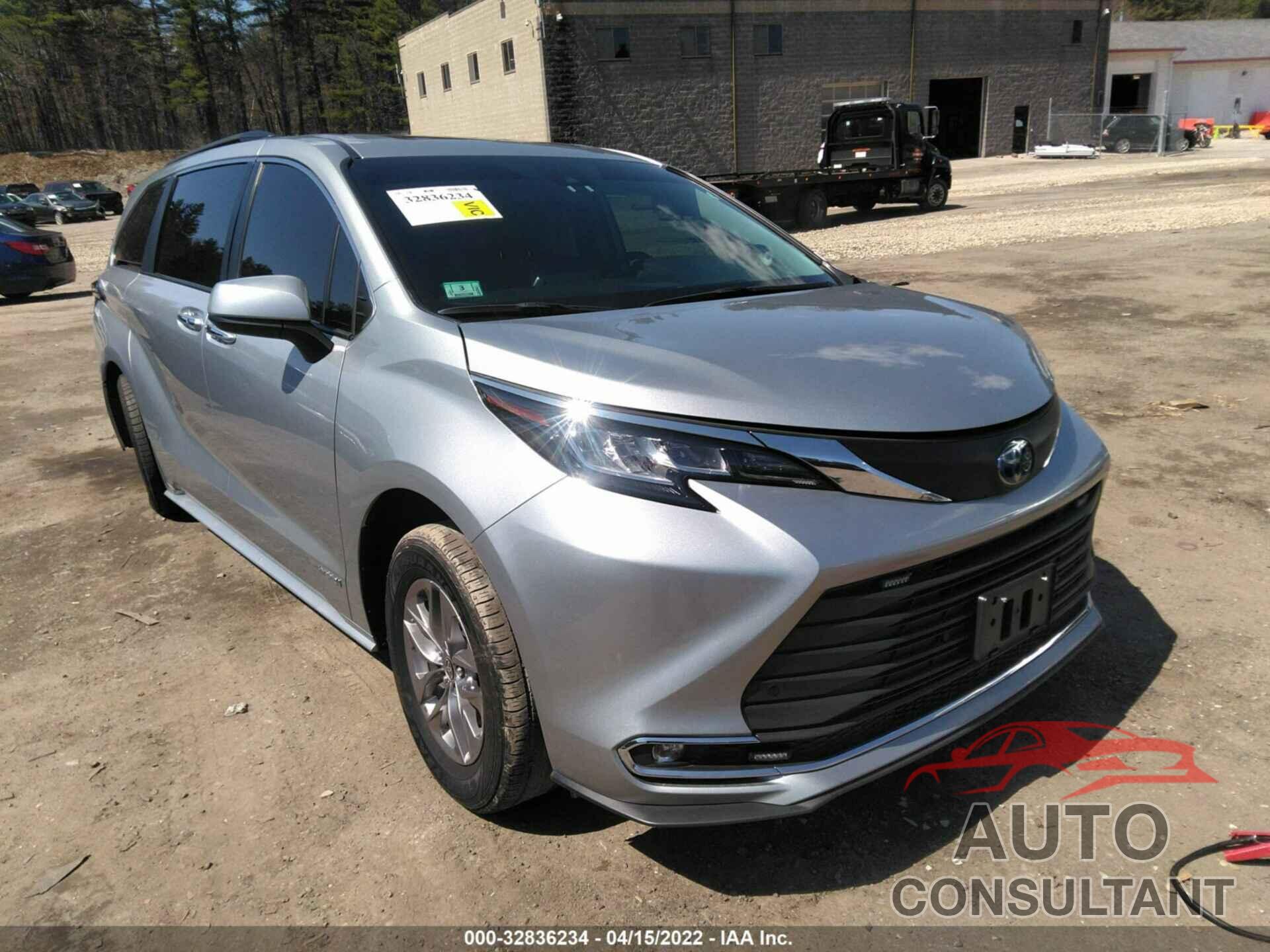 TOYOTA SIENNA 2021 - 5TDJRKEC7MS024131