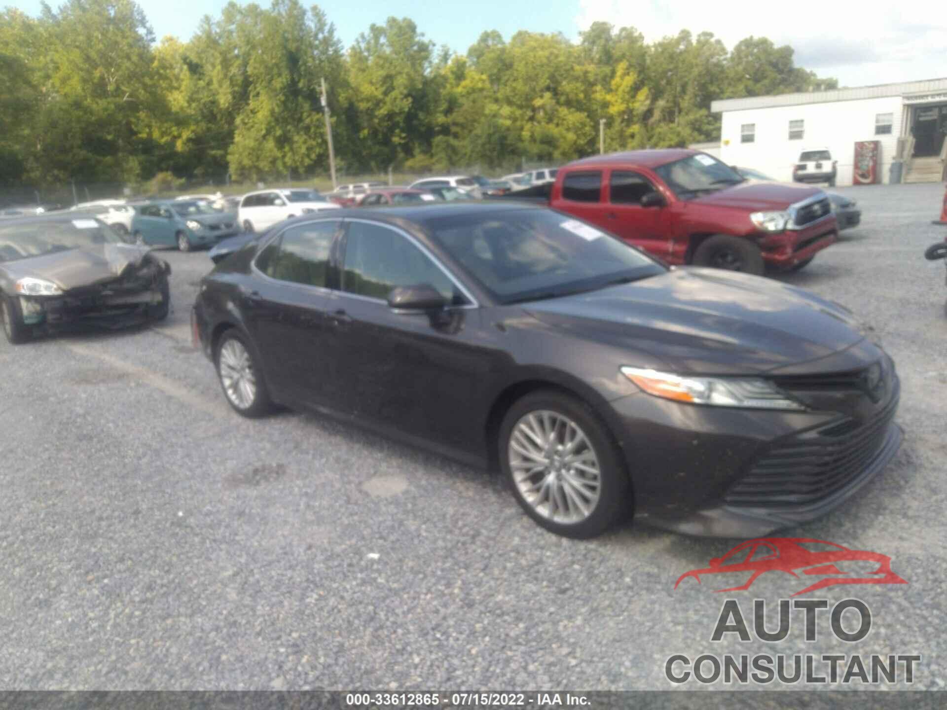 TOYOTA CAMRY 2018 - 4T1B11HK0JU528466