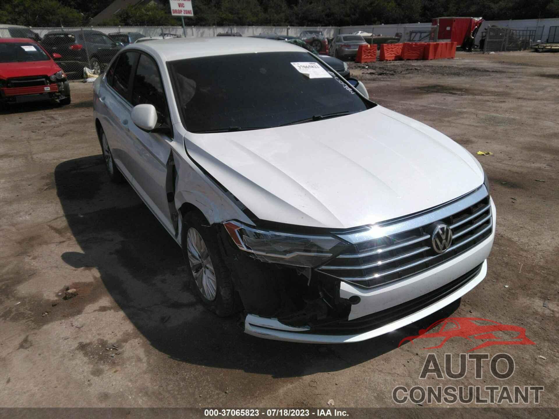 VOLKSWAGEN JETTA 2019 - 3VWC57BU8KM275684