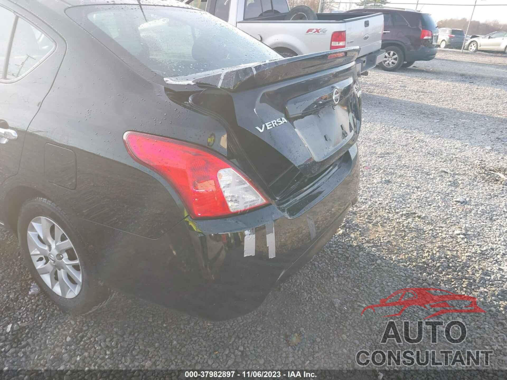 NISSAN VERSA 2018 - 3N1CN7AP0JL865755