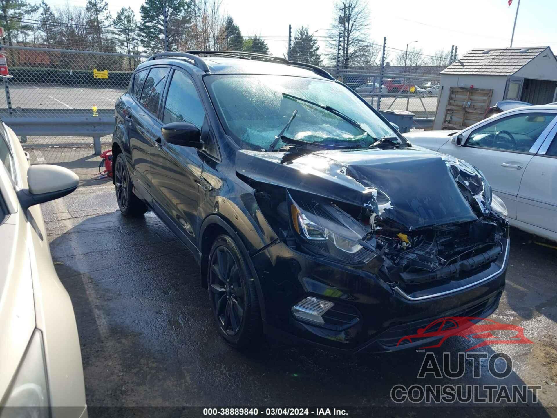 FORD ESCAPE 2018 - 1FMCU0GD5JUC94348
