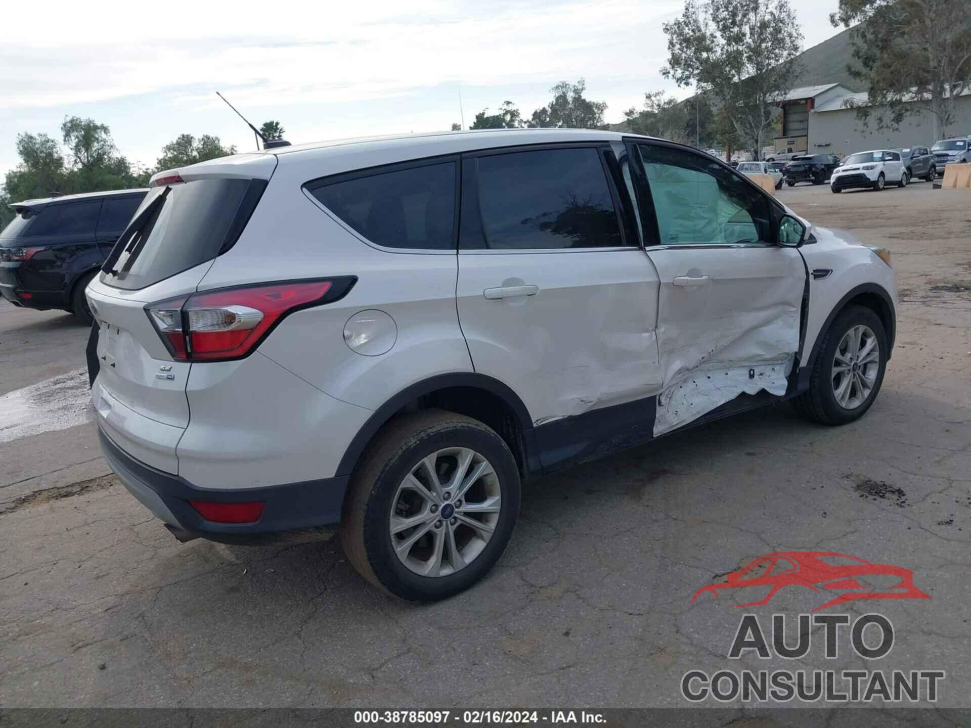 FORD ESCAPE 2017 - 1FMCU9GD3HUC02667