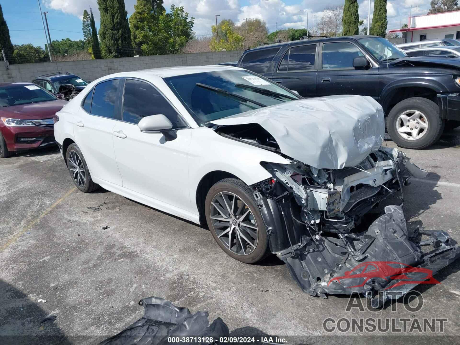 TOYOTA CAMRY 2023 - 4T1G11AK8PU101898