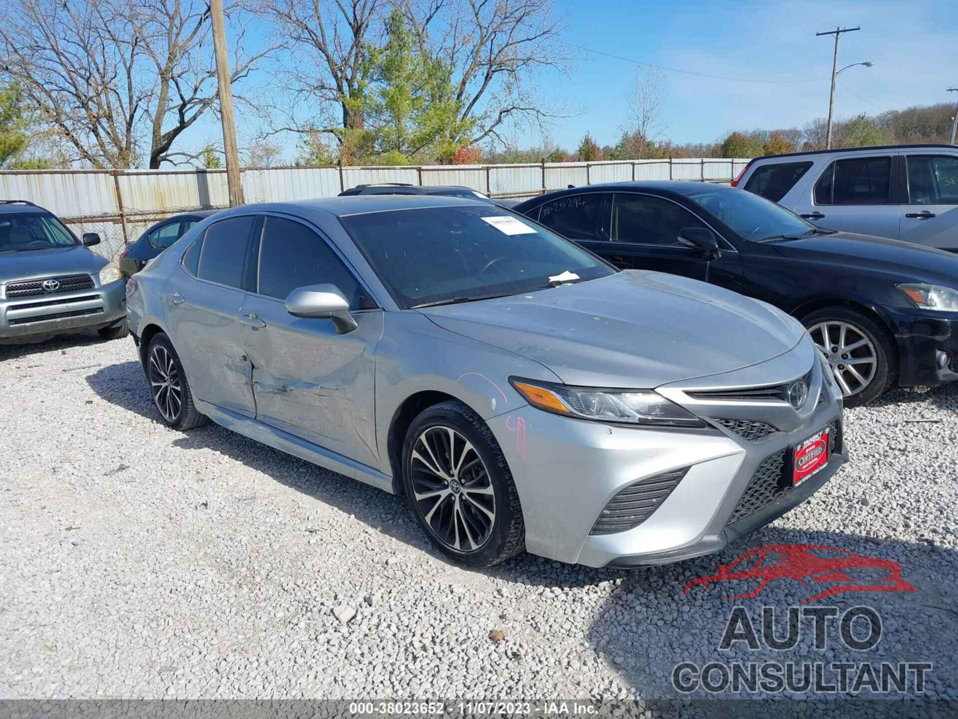TOYOTA CAMRY 2018 - 4T1B11HK2JU640671