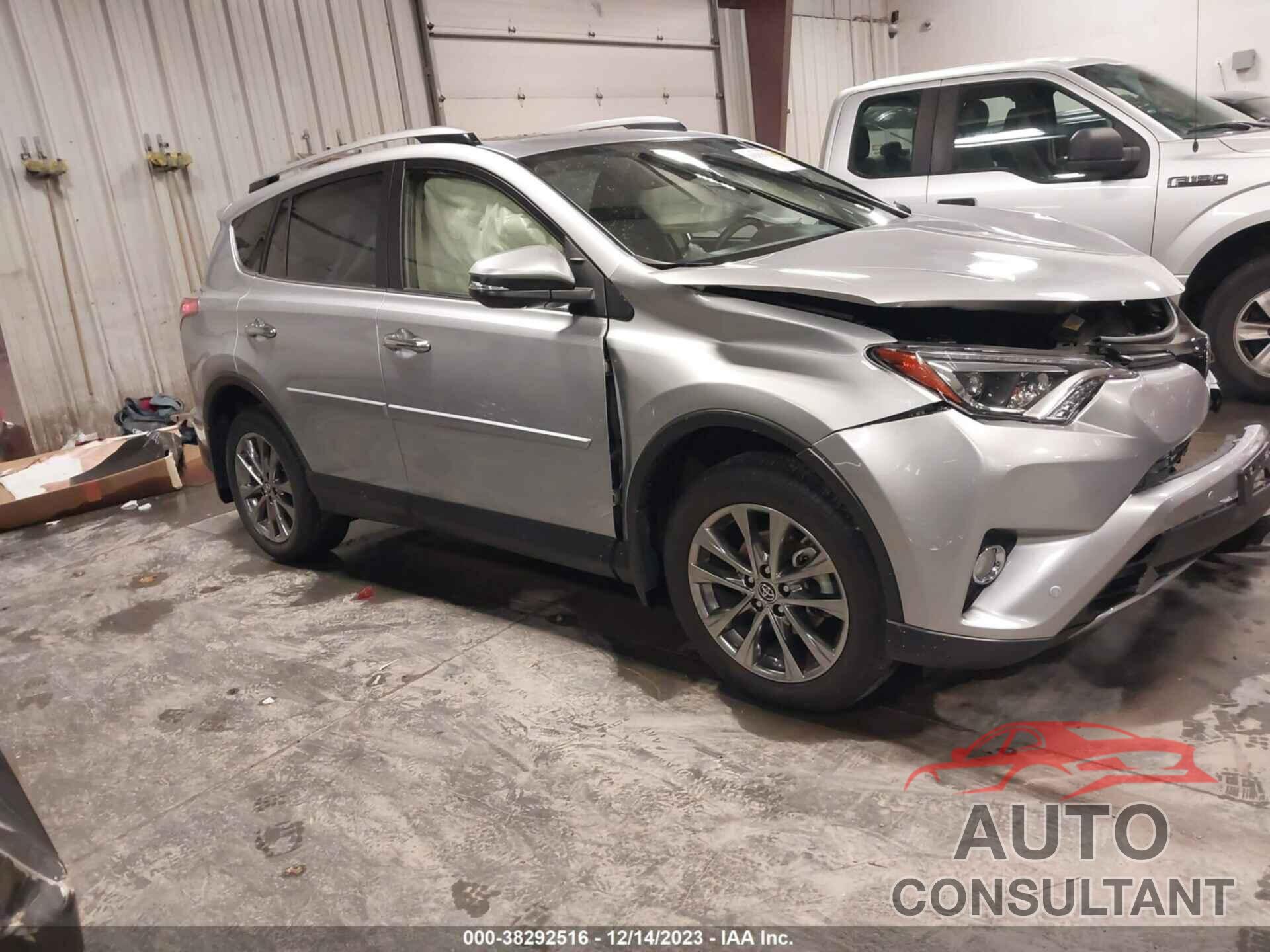 TOYOTA RAV4 2018 - JTMDFREV4JJ192009