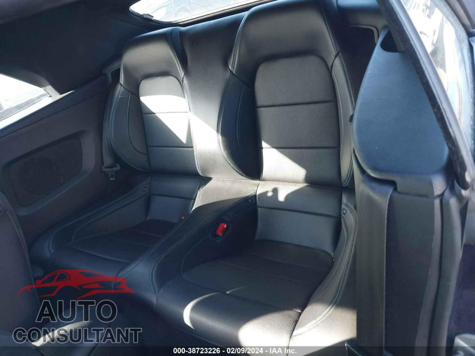 FORD MUSTANG 2018 - 1FATP8UH0J5156010