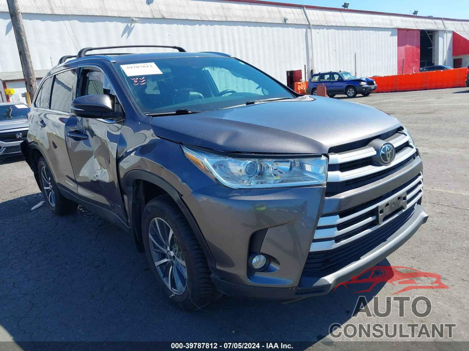 TOYOTA HIGHLANDER 2019 - 5TDJZRFH2KS949495