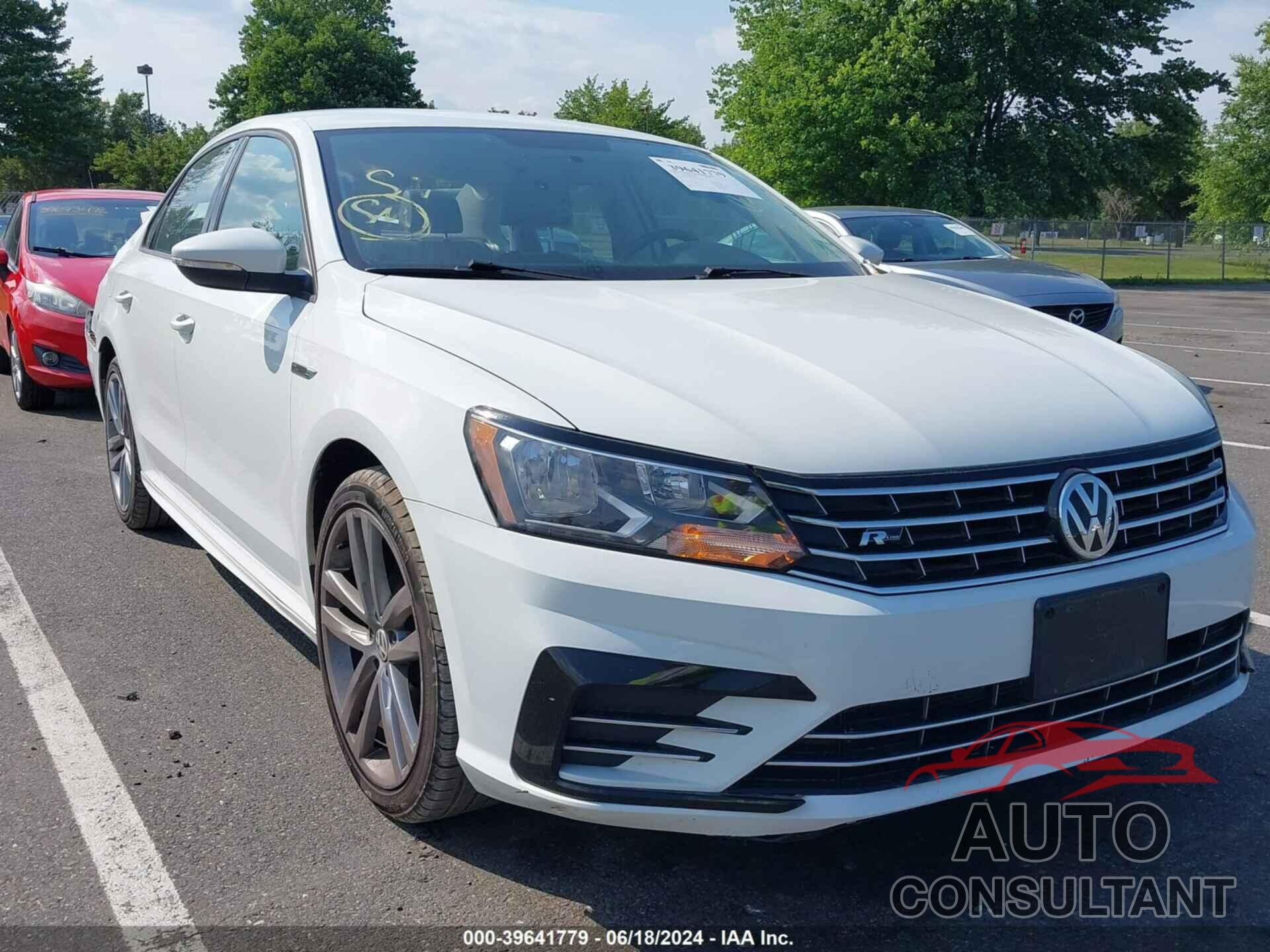 VOLKSWAGEN PASSAT 2018 - 1VWAA7A31JC016580