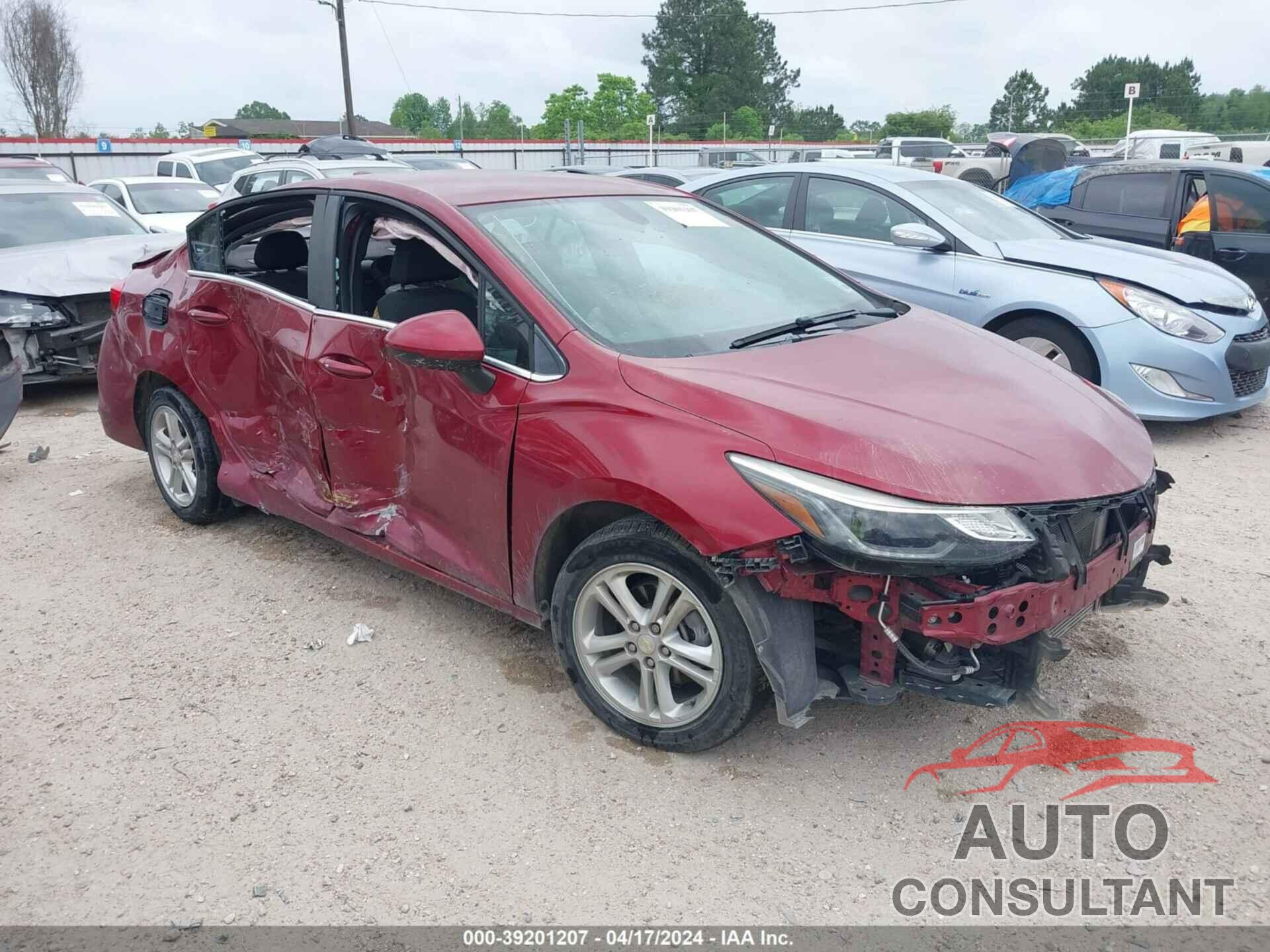 CHEVROLET CRUZE 2018 - 1G1BE5SM8J7137048