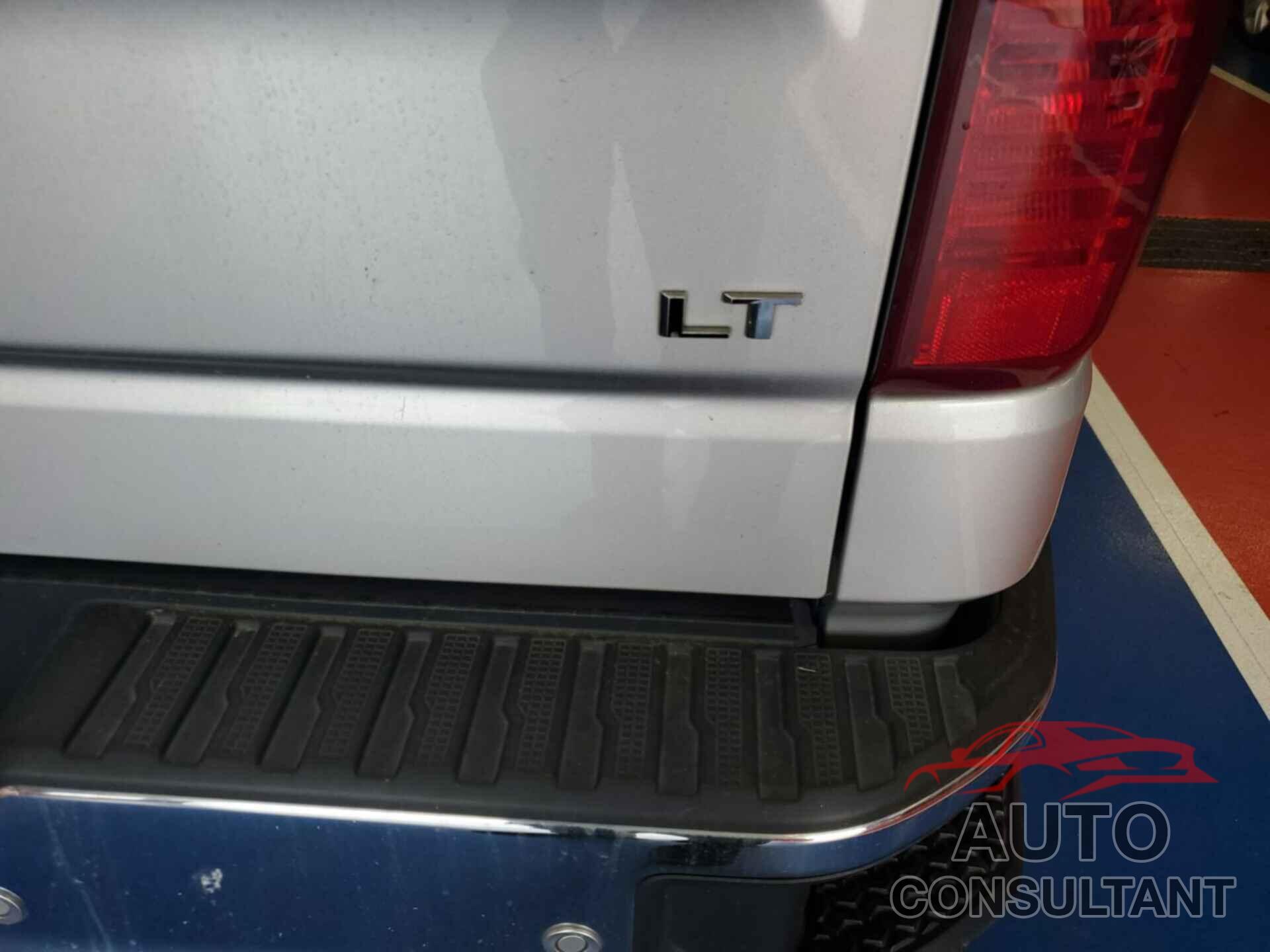CHEVROLET SILVERADO 1500 2020 - 1GCUYDED6LZ302535